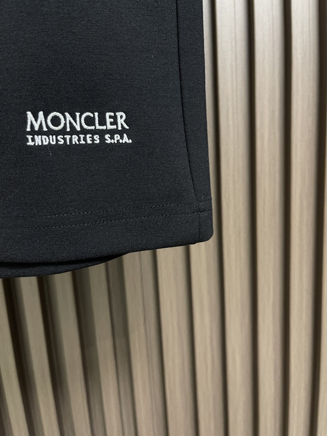 🛒🛒moncler 2025ss 夏季男士休闲五分短裤，抽绳松紧腰带，简约织带设计．定制舒适透气纯棉毛线