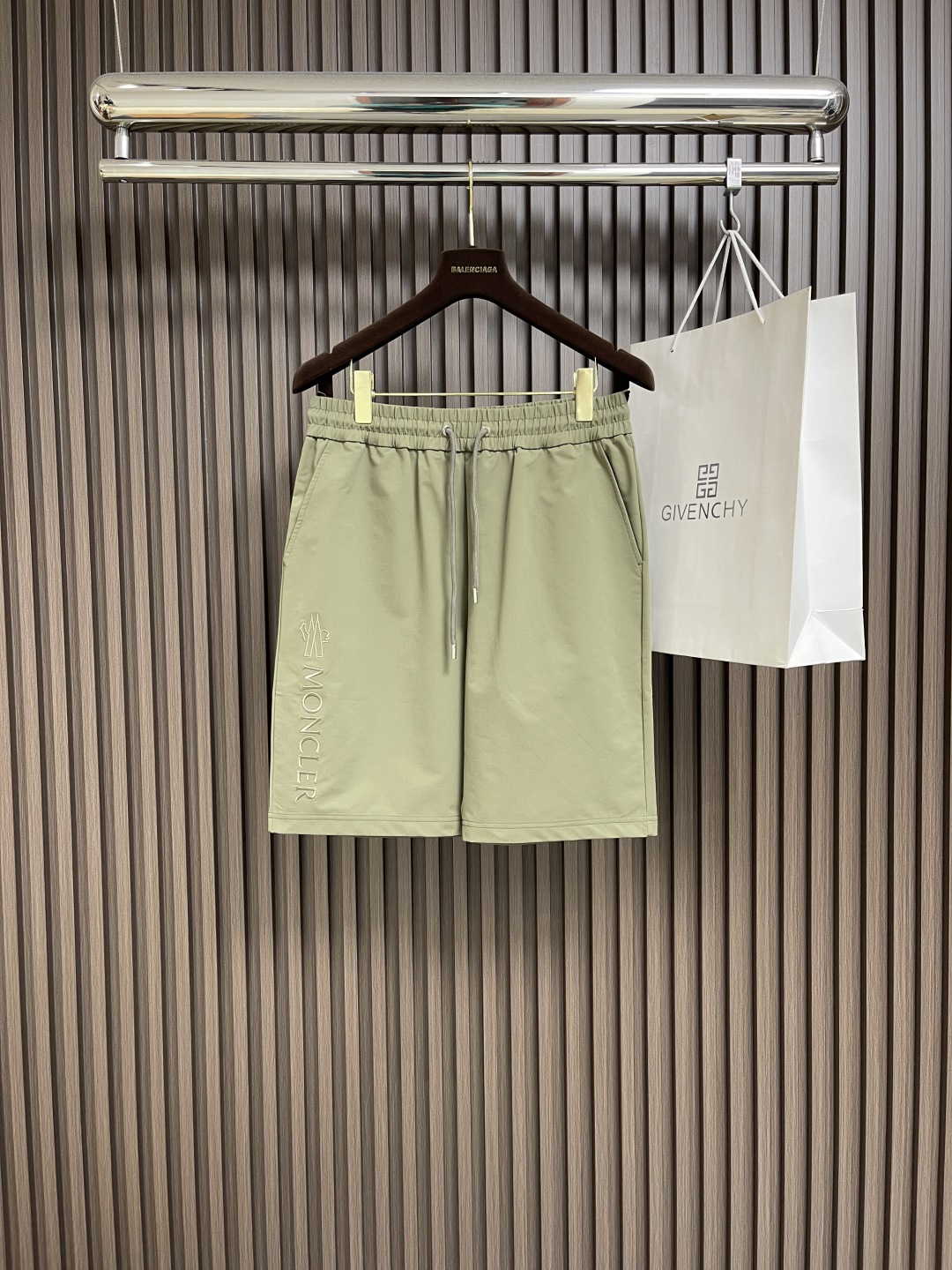 🛒🛒moncler 2025ss 夏季男士休闲五分短裤，抽绳松紧腰带，简约织带设计．定制舒适透气纯棉毛线