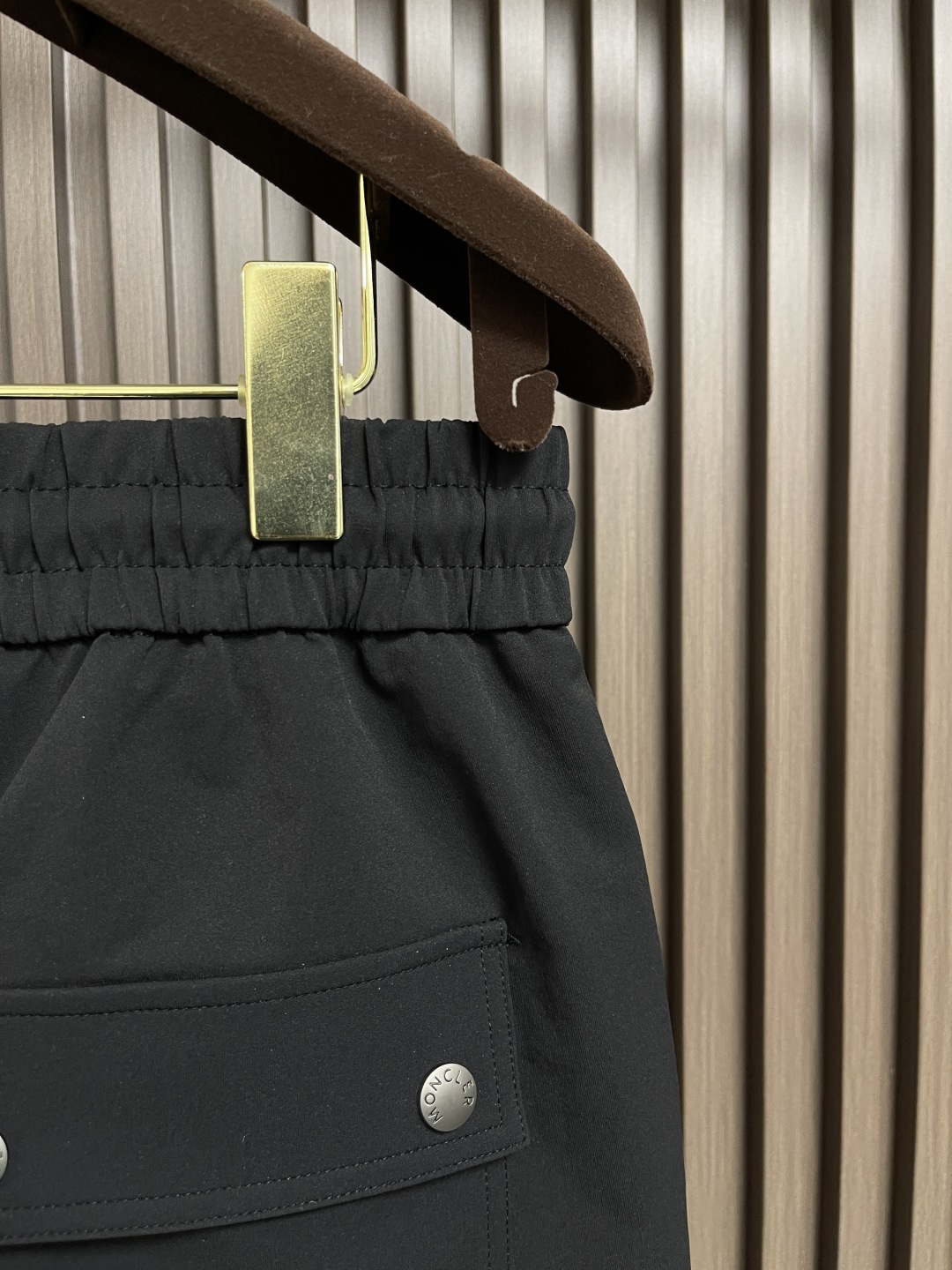🛒🛒moncler 2025ss 夏季男士休闲五分短裤，抽绳松紧腰带，简约织带设计．定制舒适透气纯棉毛线