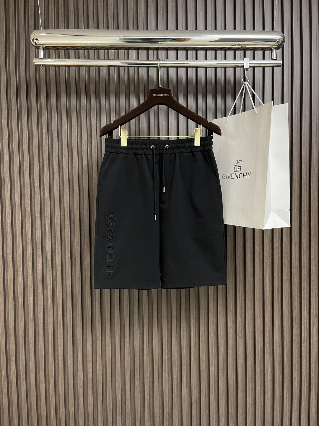 🛒🛒moncler 2025ss 夏季男士休闲五分短裤，抽绳松紧腰带，简约织带设计．定制舒适透气纯棉毛线