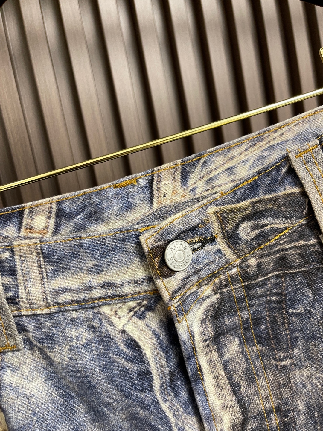 🛒🛒acne studios 3d破洞磨毛牛仔裤，采用磨毛无弹面料，才能出得来3d的效果，难点是前前后后