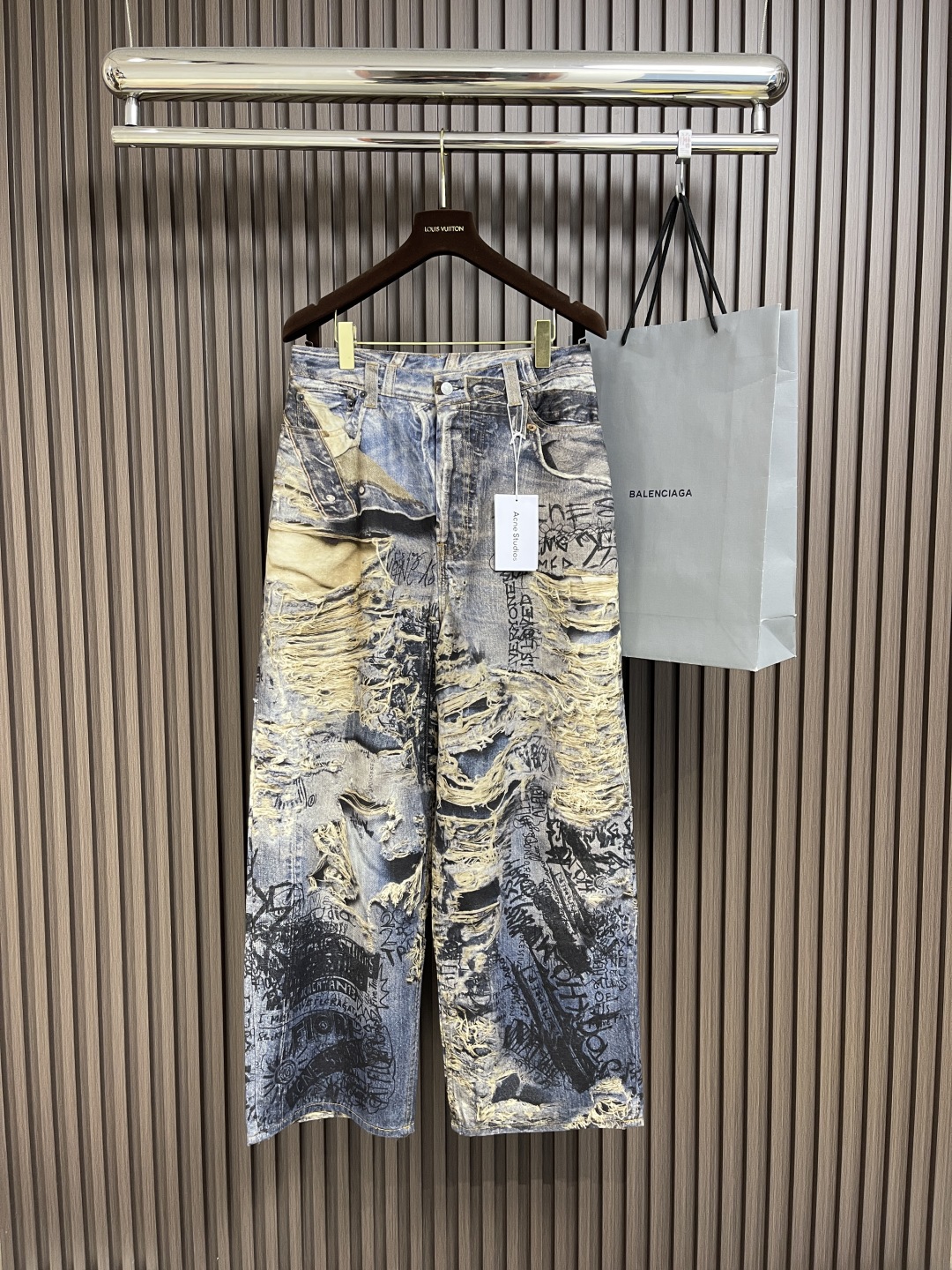 🛒🛒acne studios 3d破洞磨毛牛仔裤，采用磨毛无弹面料，才能出得来3d的效果，难点是前前后后