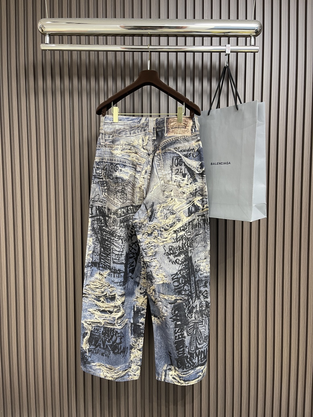 🛒🛒acne studios 3d破洞磨毛牛仔裤，采用磨毛无弹面料，才能出得来3d的效果，难点是前前后后