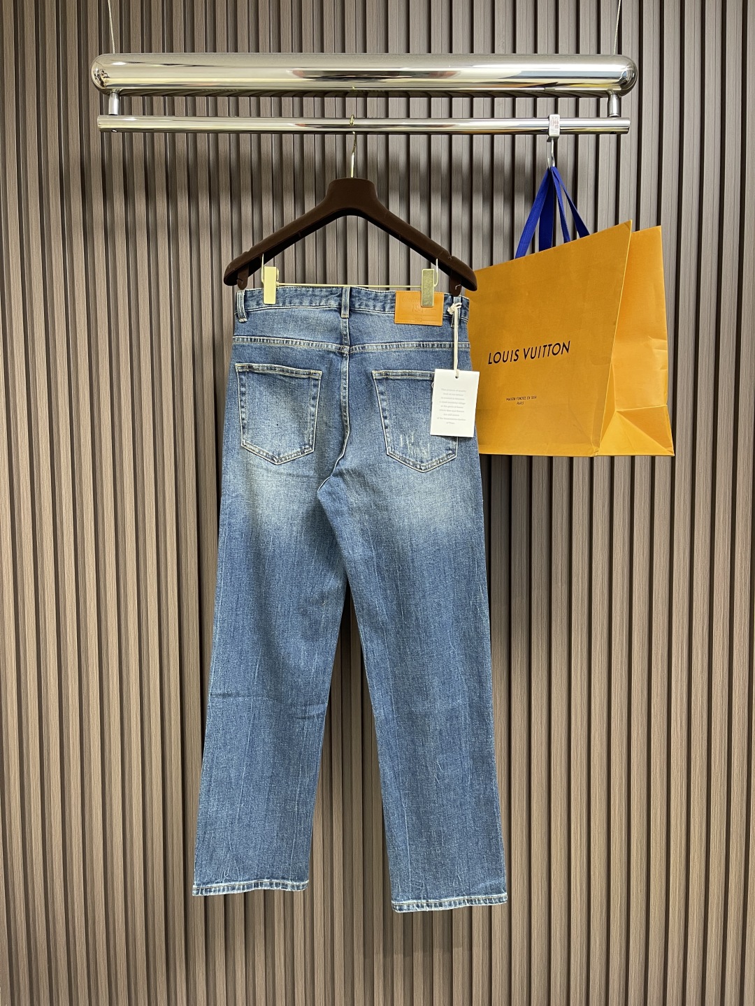 🛒🛒Dior 新款标识牛仔裤 进口土耳其纯棉牛仔牛面料 色泽靓丽，透气，修身版型 微弹力面料 随意百搭 