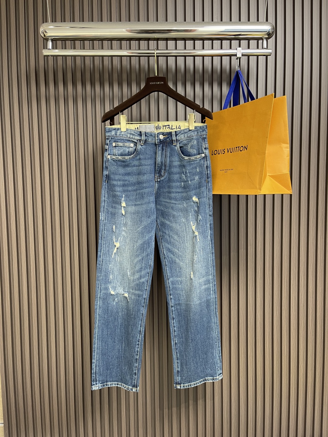 🛒🛒Dior 新款标识牛仔裤 进口土耳其纯棉牛仔牛面料 色泽靓丽，透气，修身版型 微弹力面料 随意百搭 