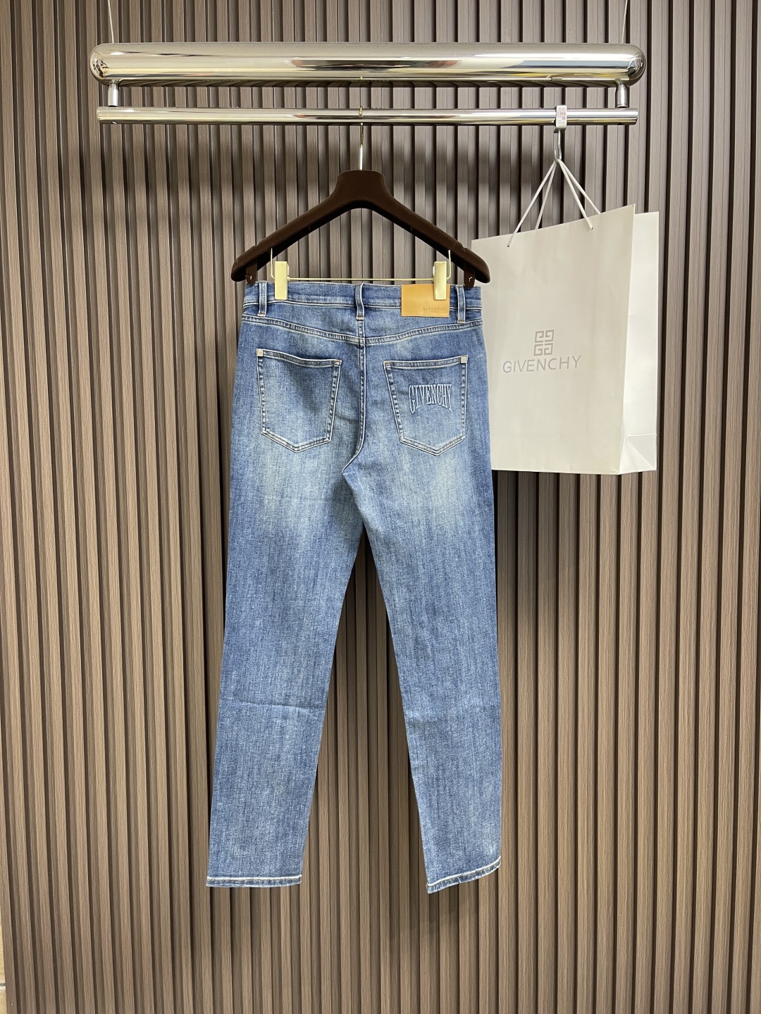 🛒🛒Givenchy 2025SS后袋刺绣牛仔裤，经典五袋款，完全属 于心目中的牛仔裤该有的模样，适度的