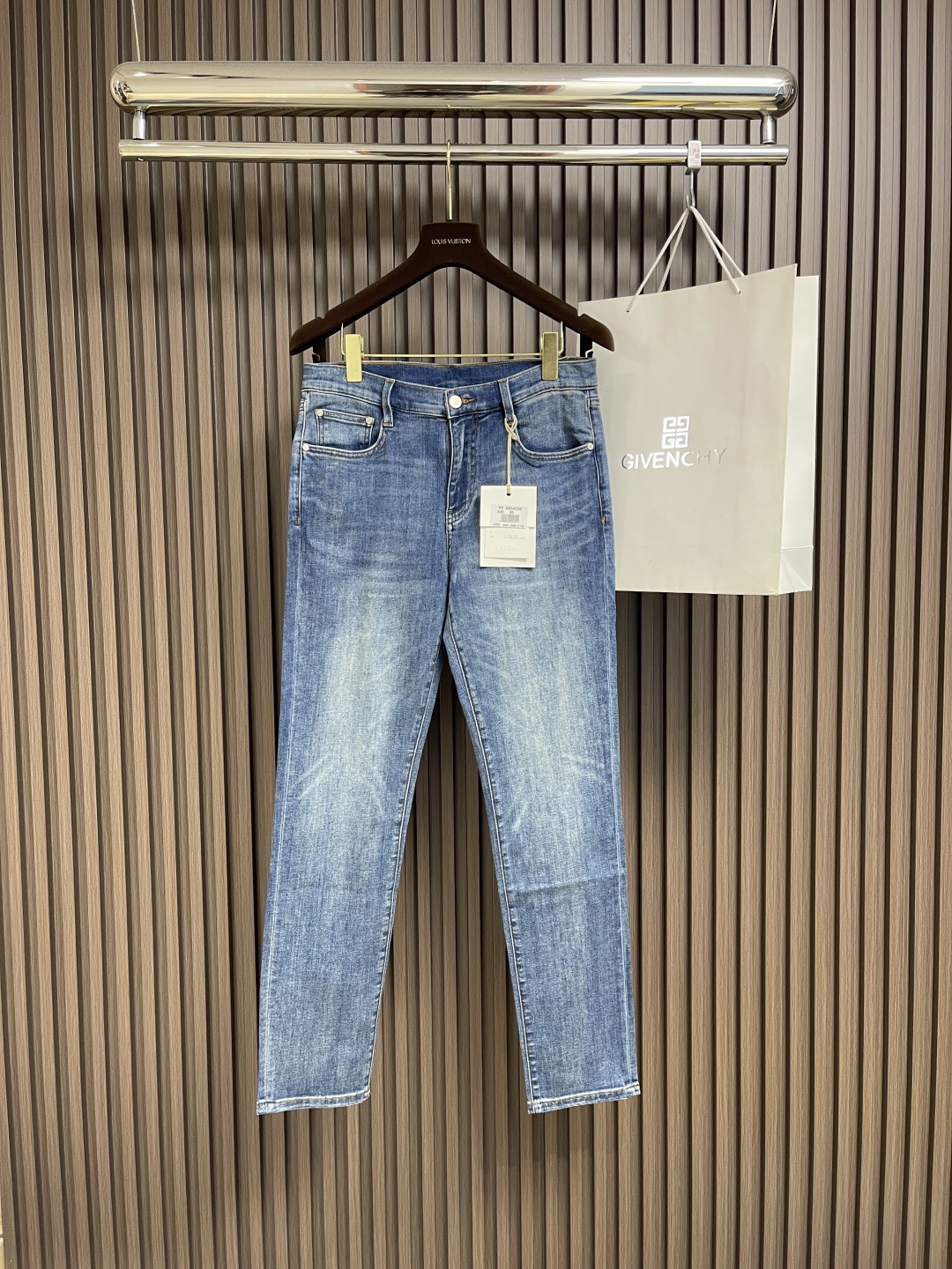🛒🛒Givenchy 2025SS后袋刺绣牛仔裤，经典五袋款，完全属 于心目中的牛仔裤该有的模样，适度的