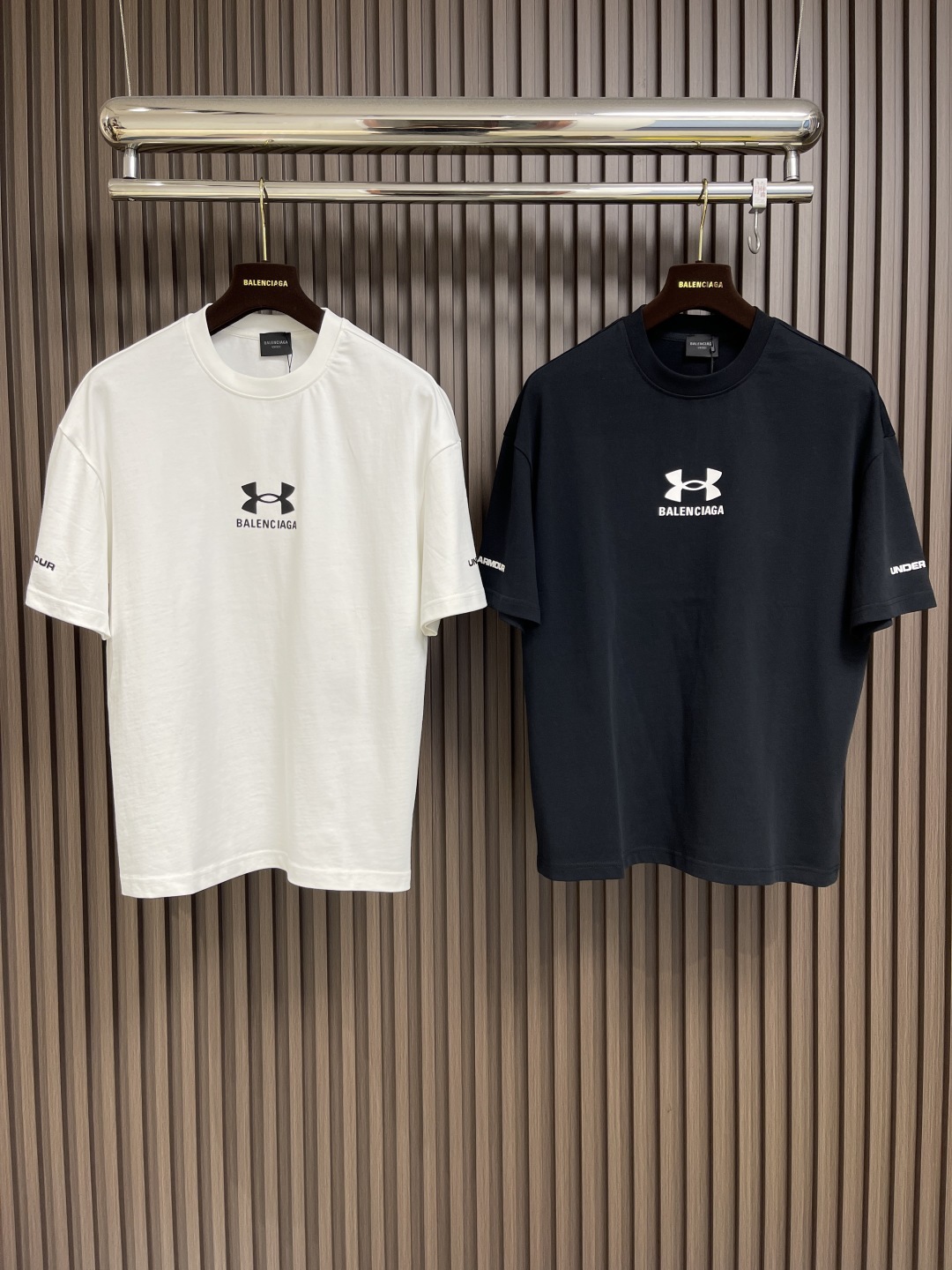 🛒🛒balenciaga x 安德玛 2025fw联名安德玛印花短袖T恤,面料采用230克精梳纯棉平纹布