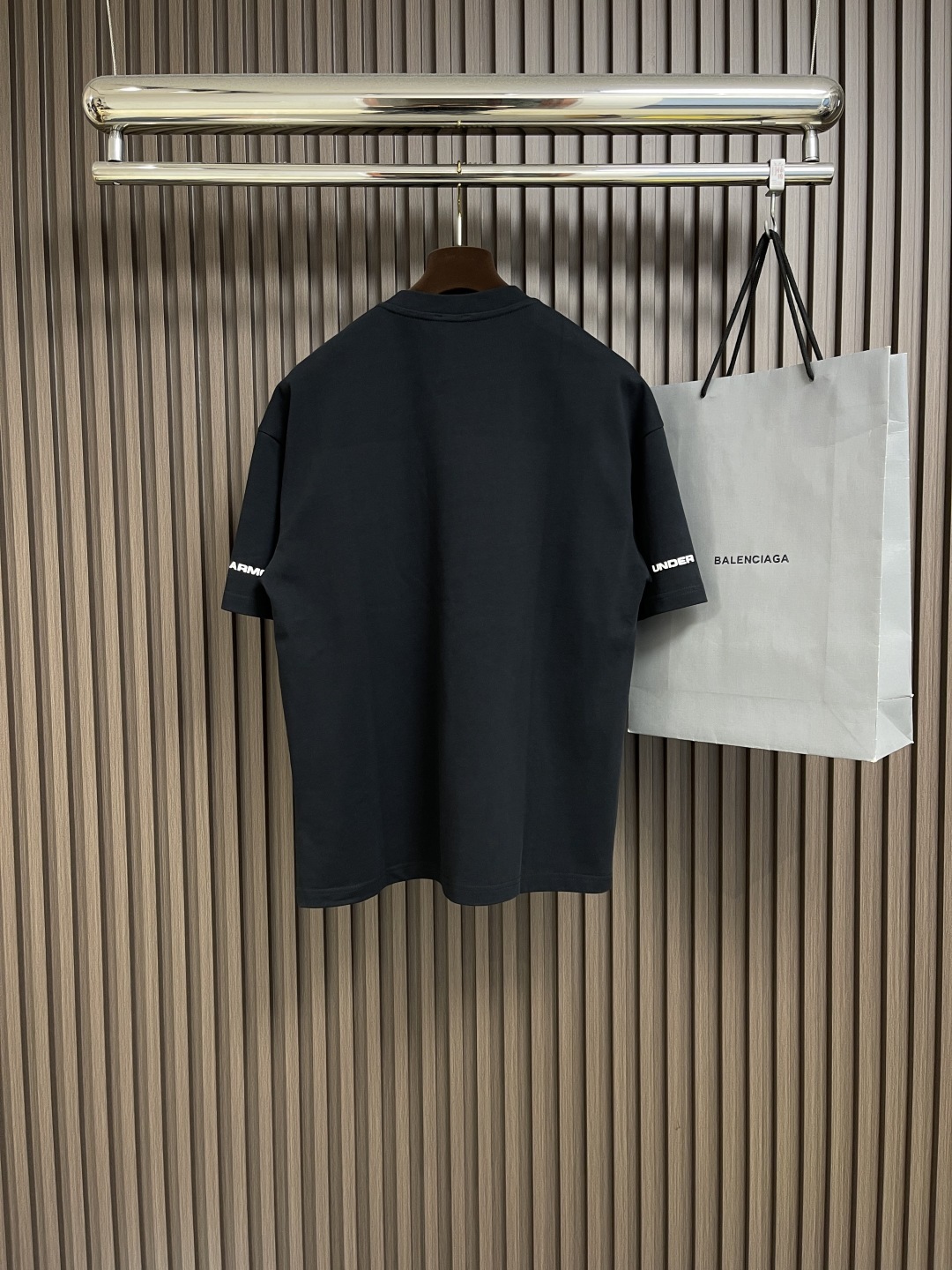 🛒🛒balenciaga x 安德玛 2025fw联名安德玛印花短袖T恤,面料采用230克精梳纯棉平纹布
