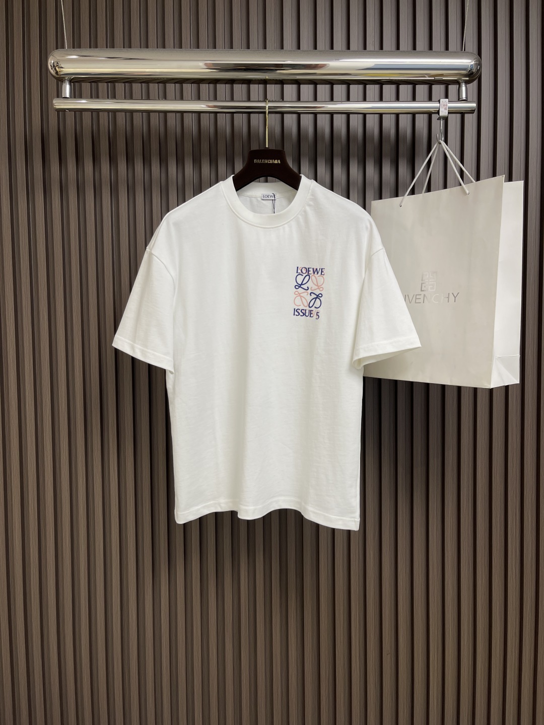 🛒🛒loewe 徽标撞色胶印logo短袖T恤,简约清新风格,彰显出高品格的气质,采用260g精梳棉面料,