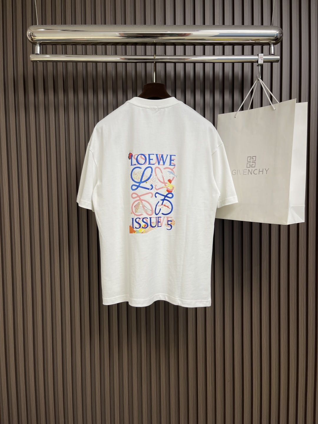 🛒🛒loewe 徽标撞色胶印logo短袖T恤,简约清新风格,彰显出高品格的气质,采用260g精梳棉面料,