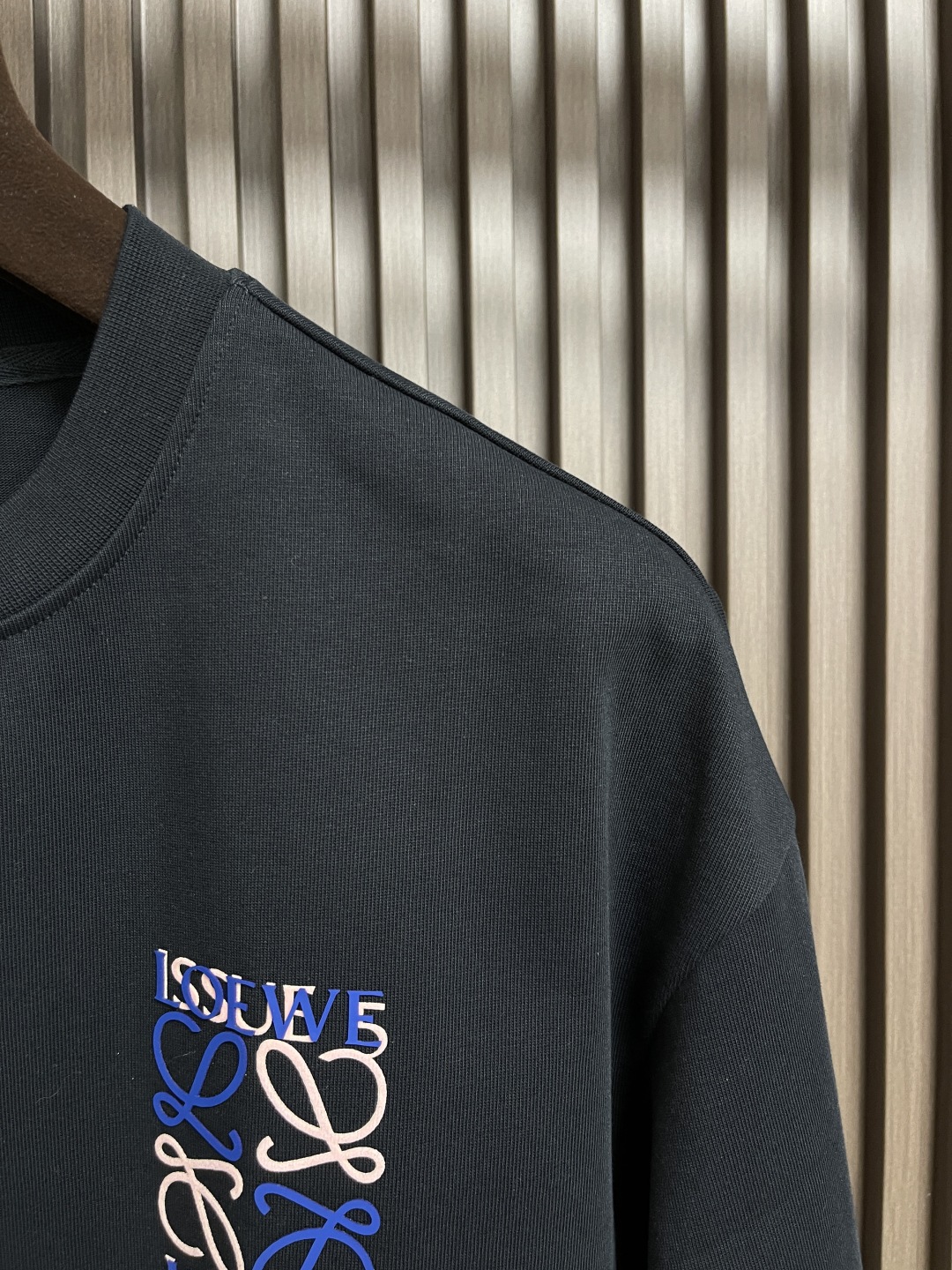 🛒🛒loewe 徽标撞色胶印logo短袖T恤，简约清新风格，彰显出高品格的气质，采用260g精梳棉面料，