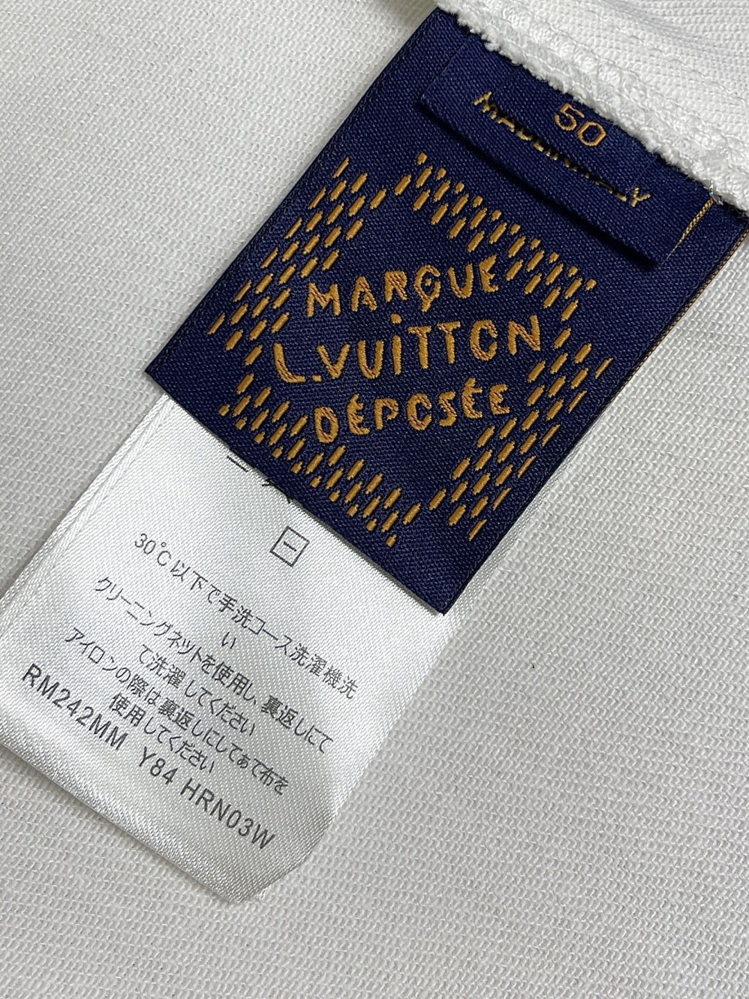 🛒🛒Iv 皮标口袋短袖牛仔衬衫，高订面料采用400斜纹布料，每一件都必须洗水，手感透气舒适，订制五金纽扣