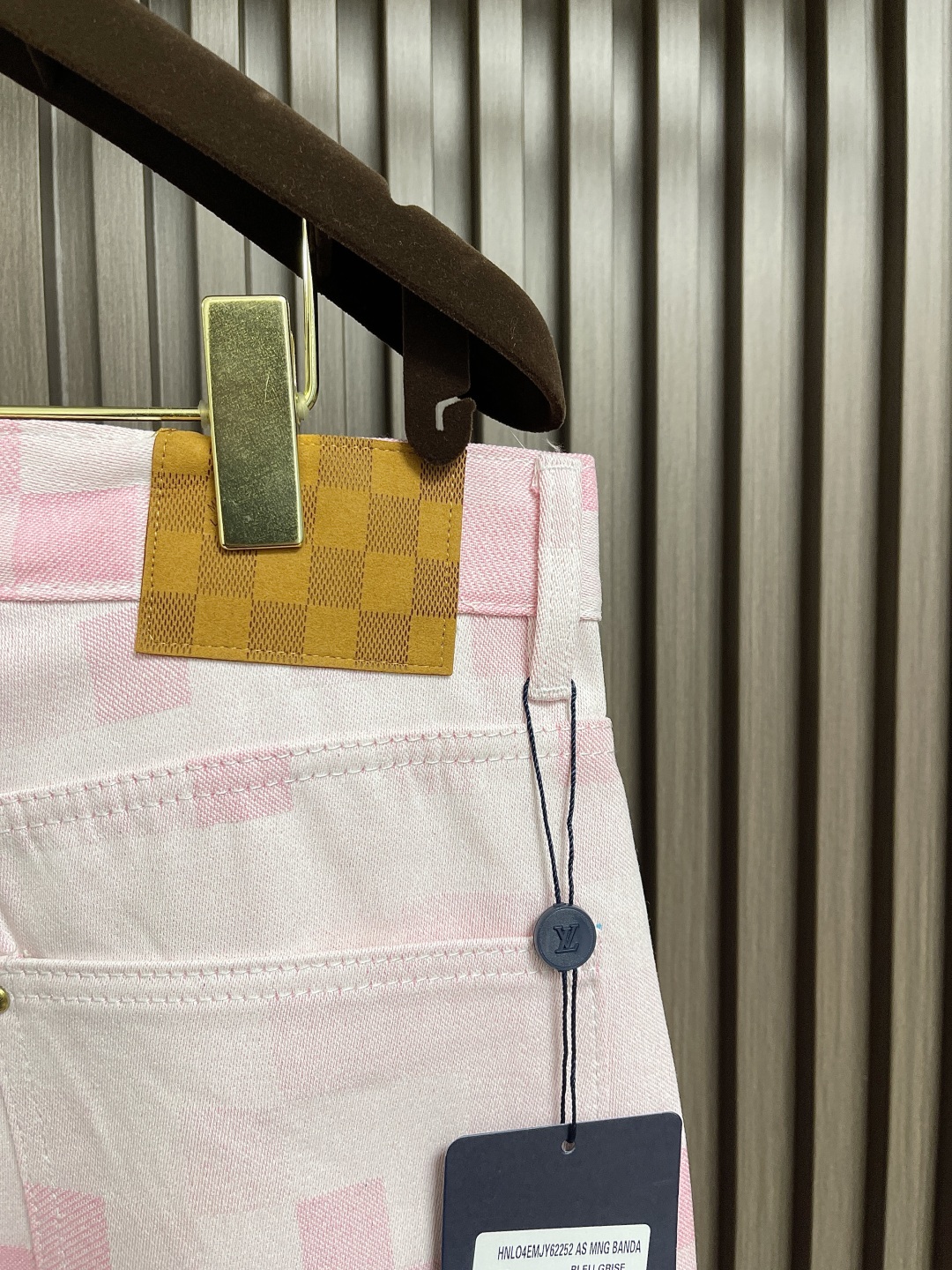 🛒🛒LV 棋盘格牛仔长裤，轻奢主义 男女日常通勤穿搭必备单品，采用18安克重半漂牛仔原布 脱浆处理 高温