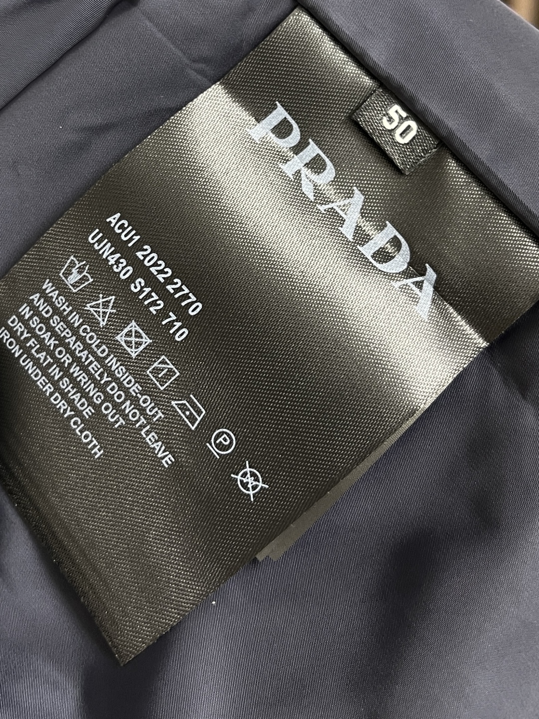 🛒🛒Prada 2025ss春夏休闲连帽夹克，时尚休闲拉链夹克，此款夹克外套选用了P家专业定制的轻薄科技