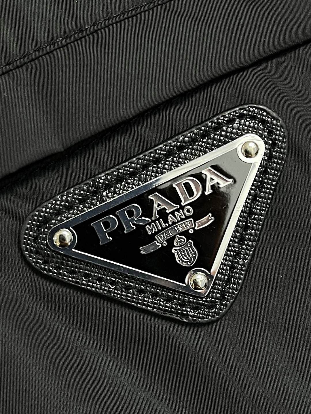 🛒🛒Prada 2025ss春夏休闲连帽夹克，时尚休闲拉链夹克，此款夹克外套选用了P家专业定制的轻薄科技