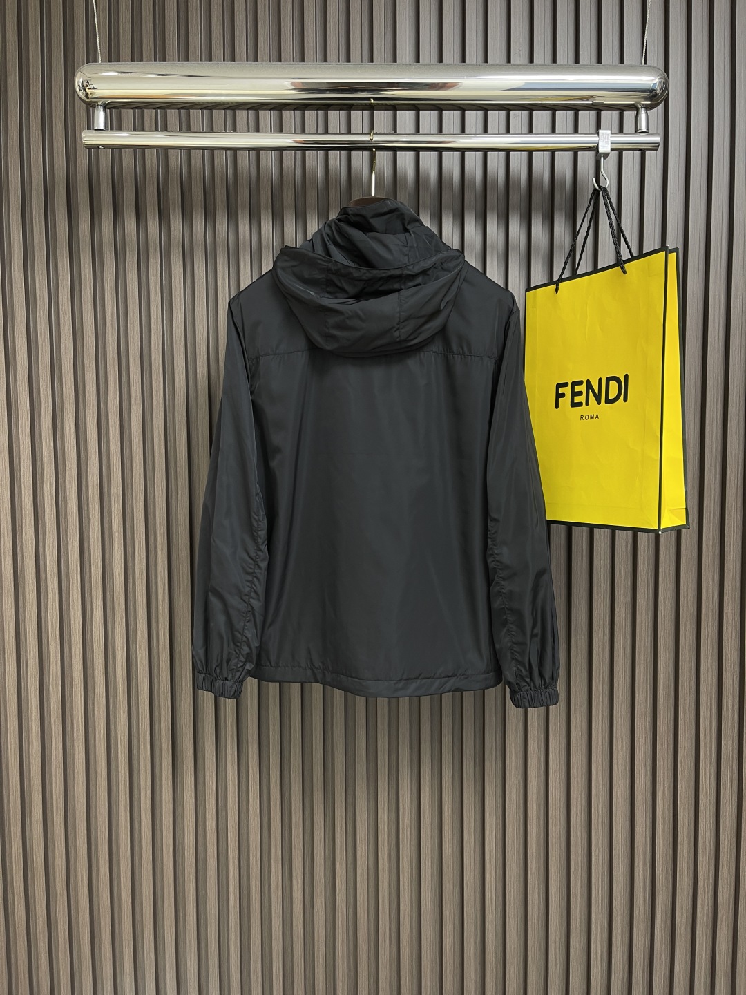 🛒🛒Prada 2025ss春夏休闲连帽夹克，时尚休闲拉链夹克，此款夹克外套选用了P家专业定制的轻薄科技