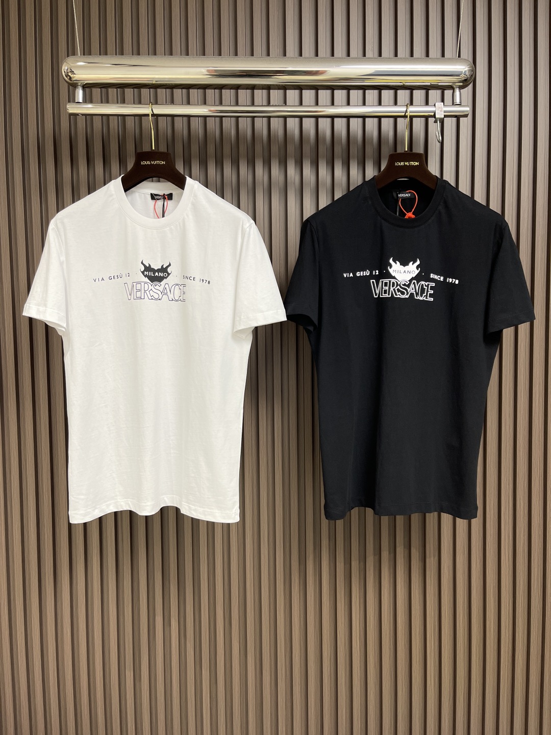 🛒🛒Versace 2025ss早春logo印花短袖T恤，柜台橱窗展示款。优质好面料 柔软触感 看似简单