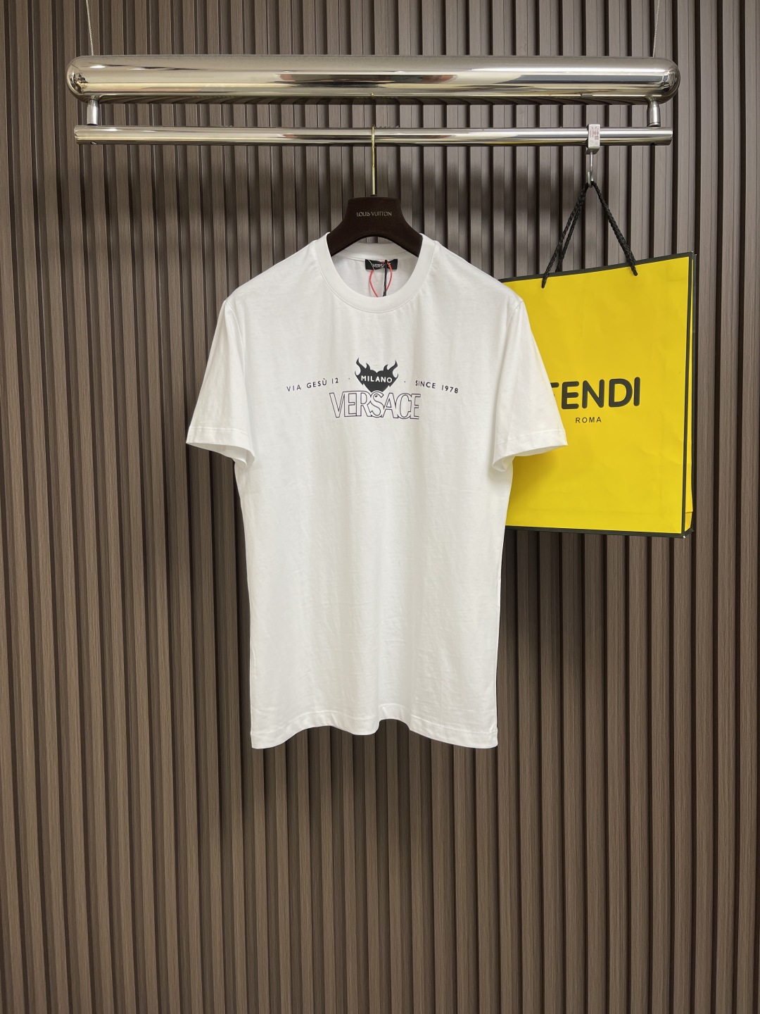🛒🛒Versace 2025ss早春logo印花短袖T恤，柜台橱窗展示款。优质好面料 柔软触感 看似简单