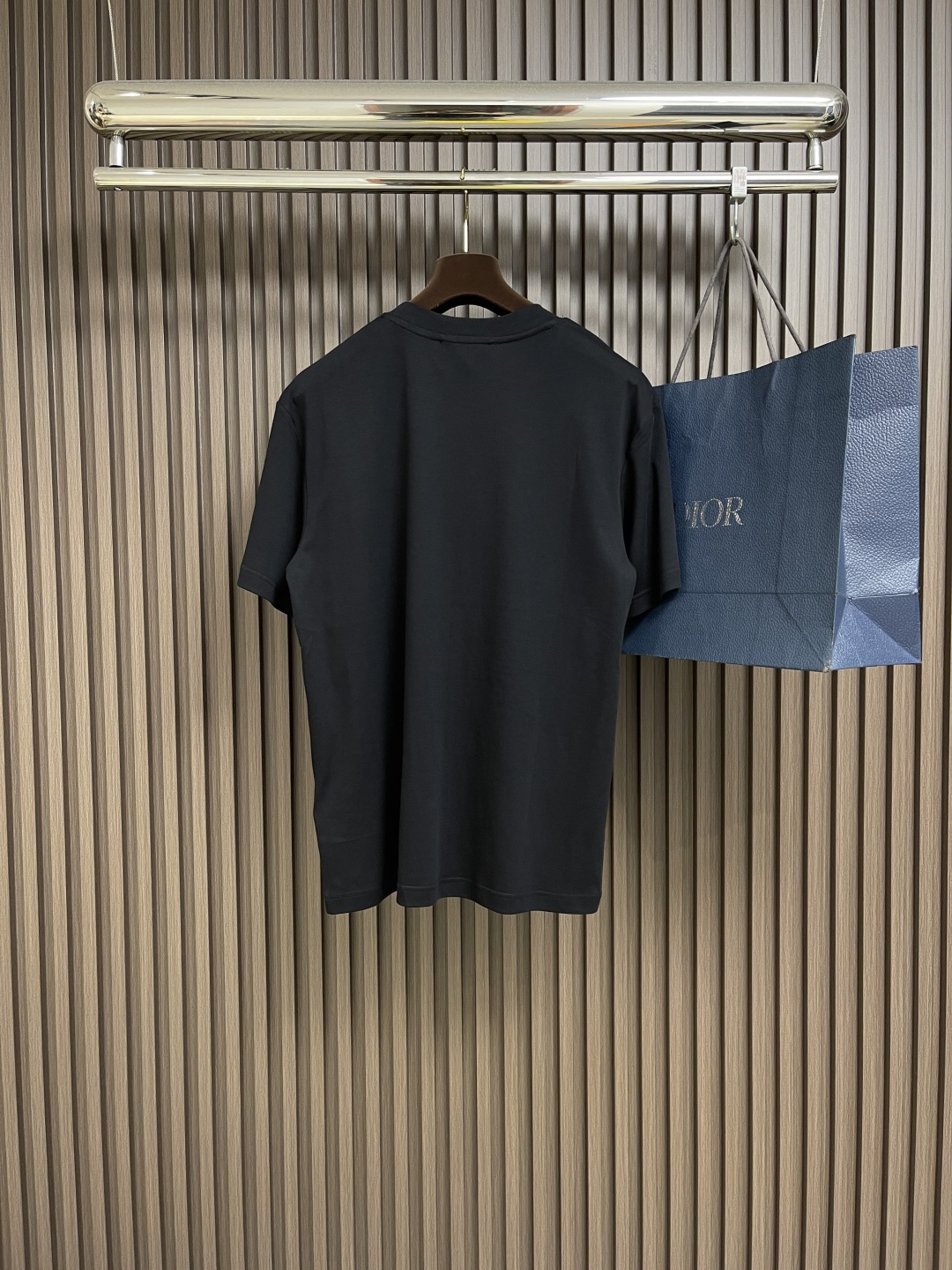 🛒🛒Prada 2025ss早春新款口袋刺绣款短袖T恤，呈现简约格调，合体的型面料采用朱迪棉料上身舒适透