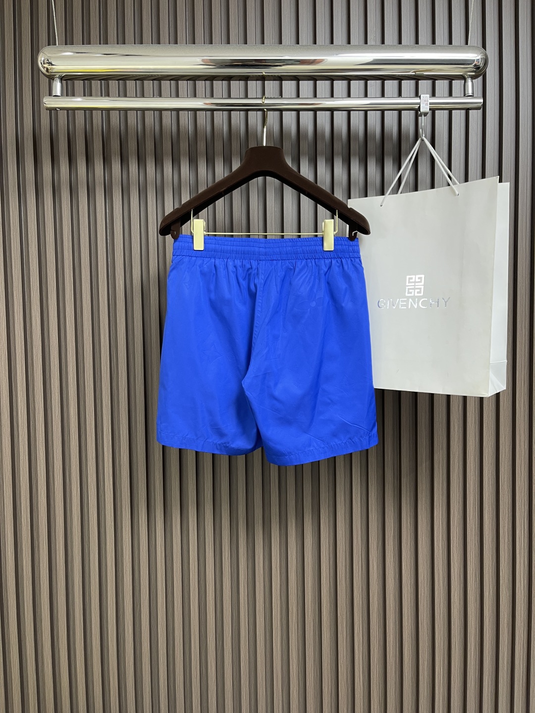 🛒🛒LV 2025ss新款运动短裤，这款运动裤采用时尚的运动风设计，老花满印锦纶面料短裤 沙滩裤 订织提