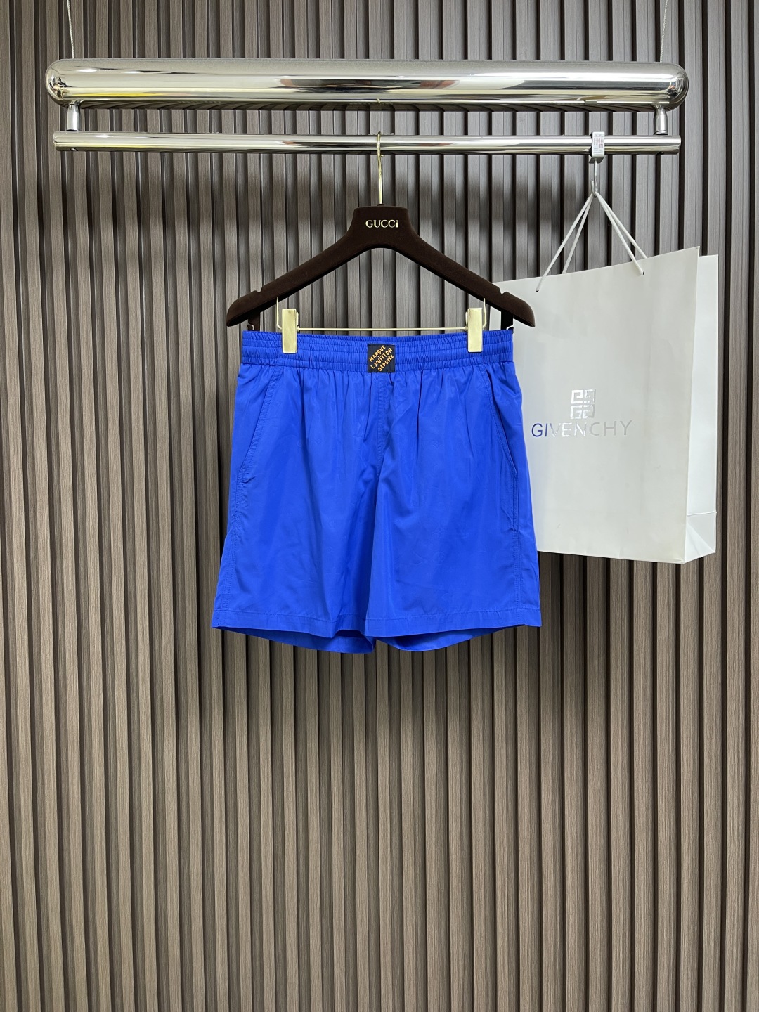 🛒🛒LV 2025ss新款运动短裤，这款运动裤采用时尚的运动风设计，老花满印锦纶面料短裤 沙滩裤 订织提