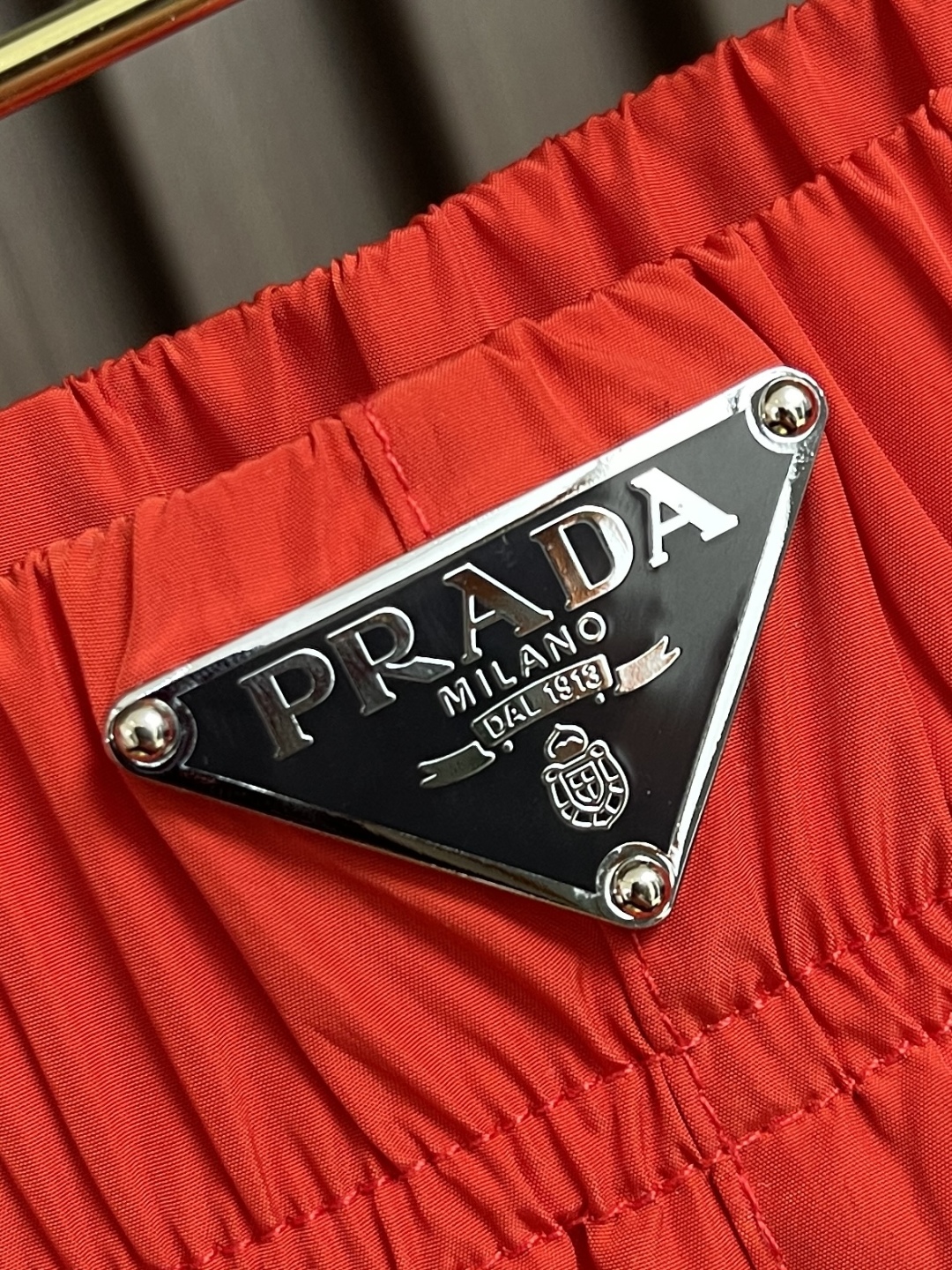 🛒🛒Prada 2025SS春夏新款腰头三角标尼龙沙滩短裤，这款短裤采用优质面料，手感柔软舒适，透气性良