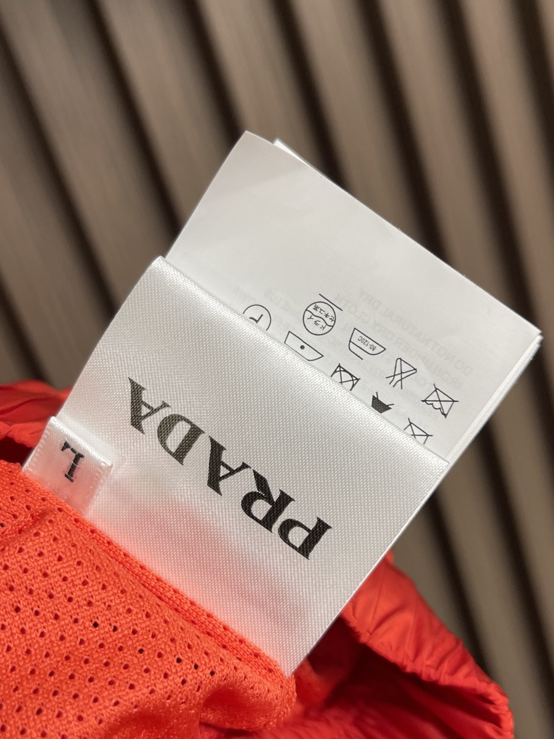 🛒🛒Prada 2025SS春夏新款腰头三角标尼龙沙滩短裤，这款短裤采用优质面料，手感柔软舒适，透气性良