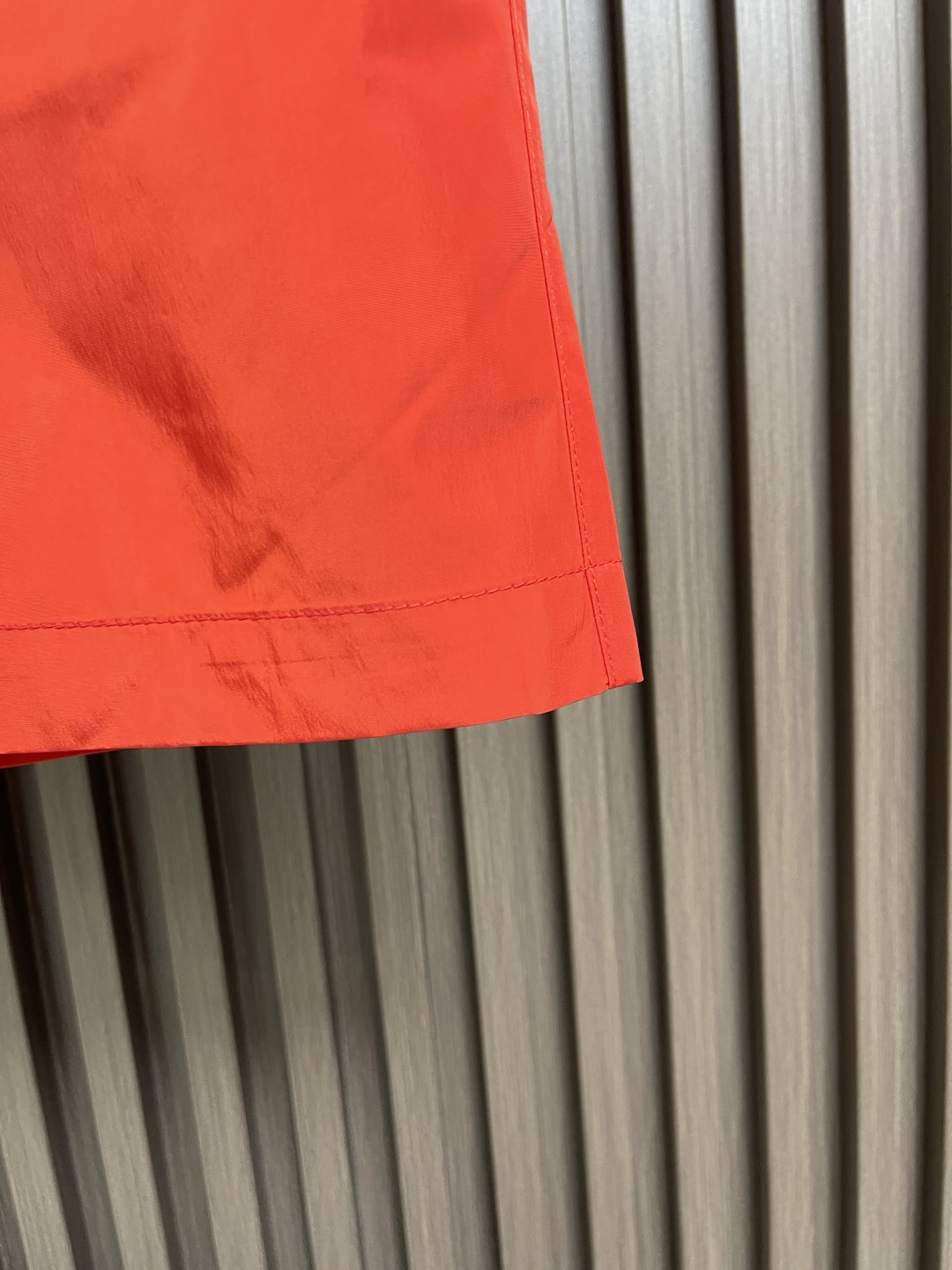 🛒🛒Prada 2025SS春夏新款腰头三角标尼龙沙滩短裤，这款短裤采用优质面料，手感柔软舒适，透气性良