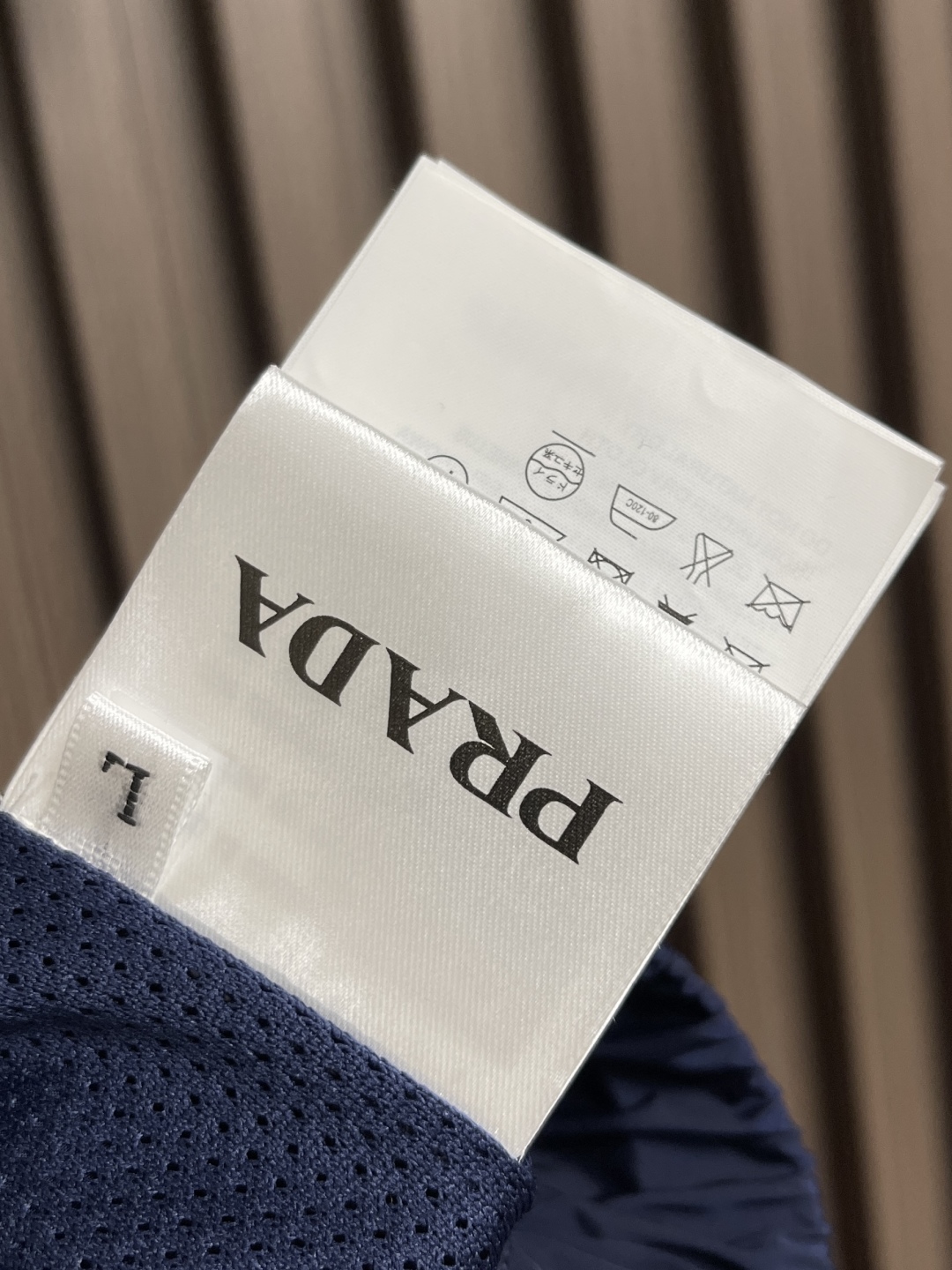 🛒🛒Prada 2025SS春夏新款腰头三角标尼龙沙滩短裤，这款短裤采用优质面料，手感柔软舒适，透气性良