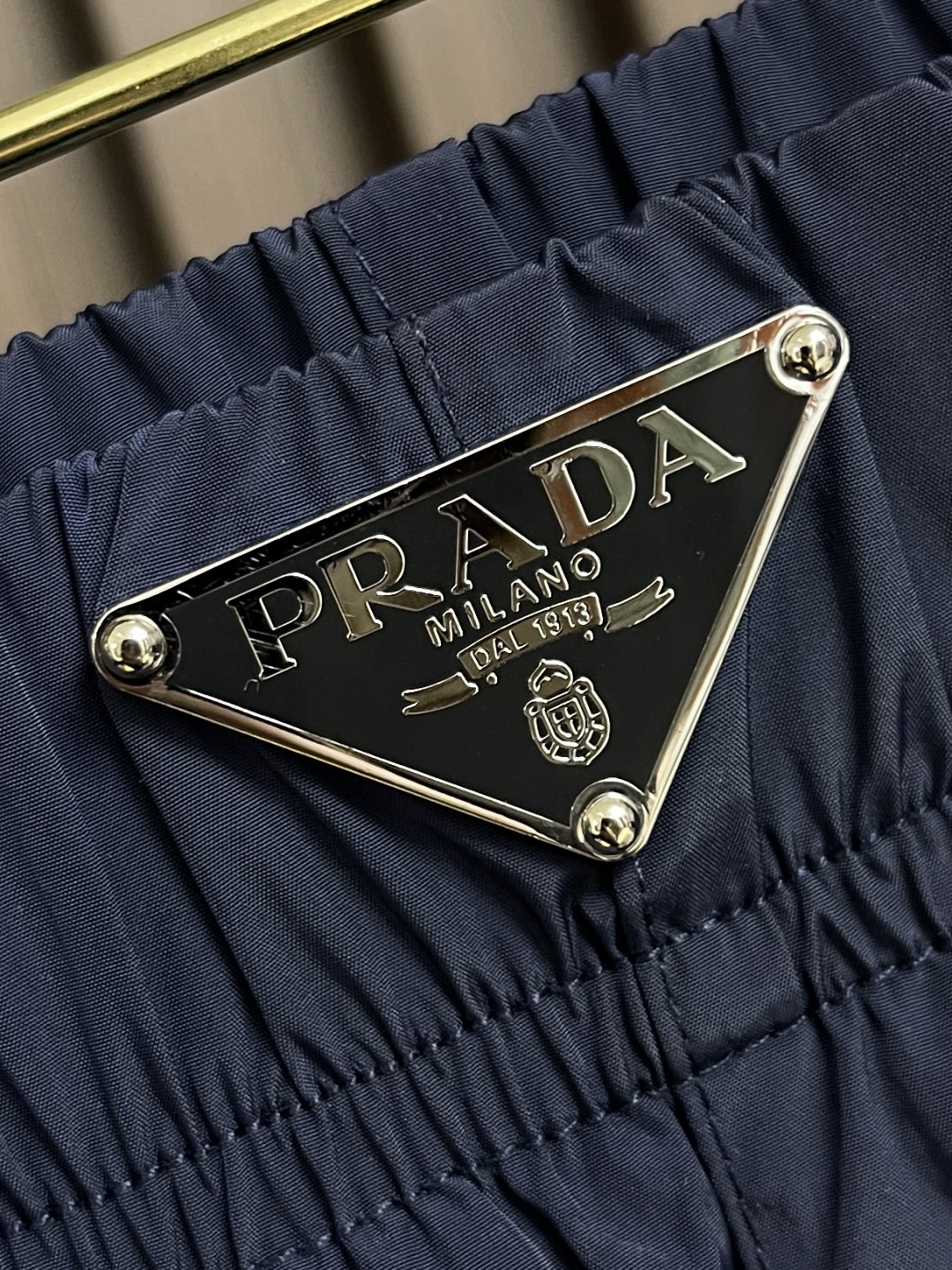 🛒🛒Prada 2025SS春夏新款腰头三角标尼龙沙滩短裤，这款短裤采用优质面料，手感柔软舒适，透气性良
