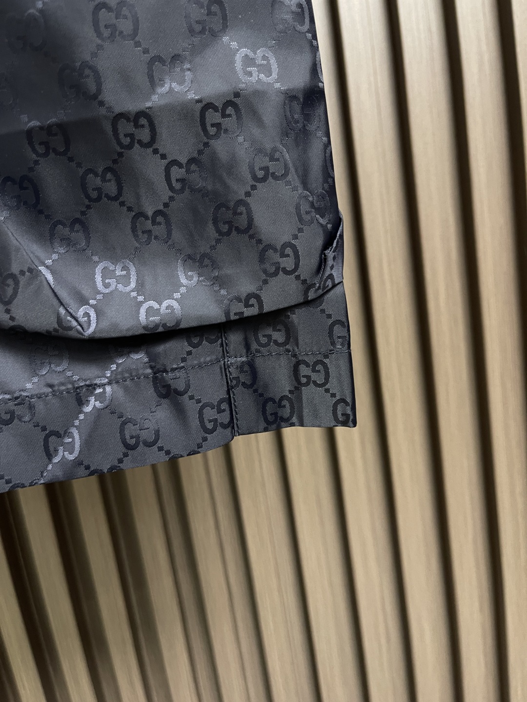 🛒🛒GUCCI 暗纹休闲双口袋短裤沙滩裤 客供订织gg设计 松紧腰 内抽绳 两侧口袋的设计 方便实用 整