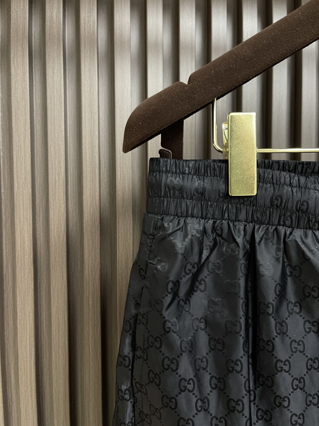 🛒🛒GUCCI 暗纹休闲双口袋短裤沙滩裤 客供订织gg设计 松紧腰 内抽绳 两侧口袋的设计 方便实用 整