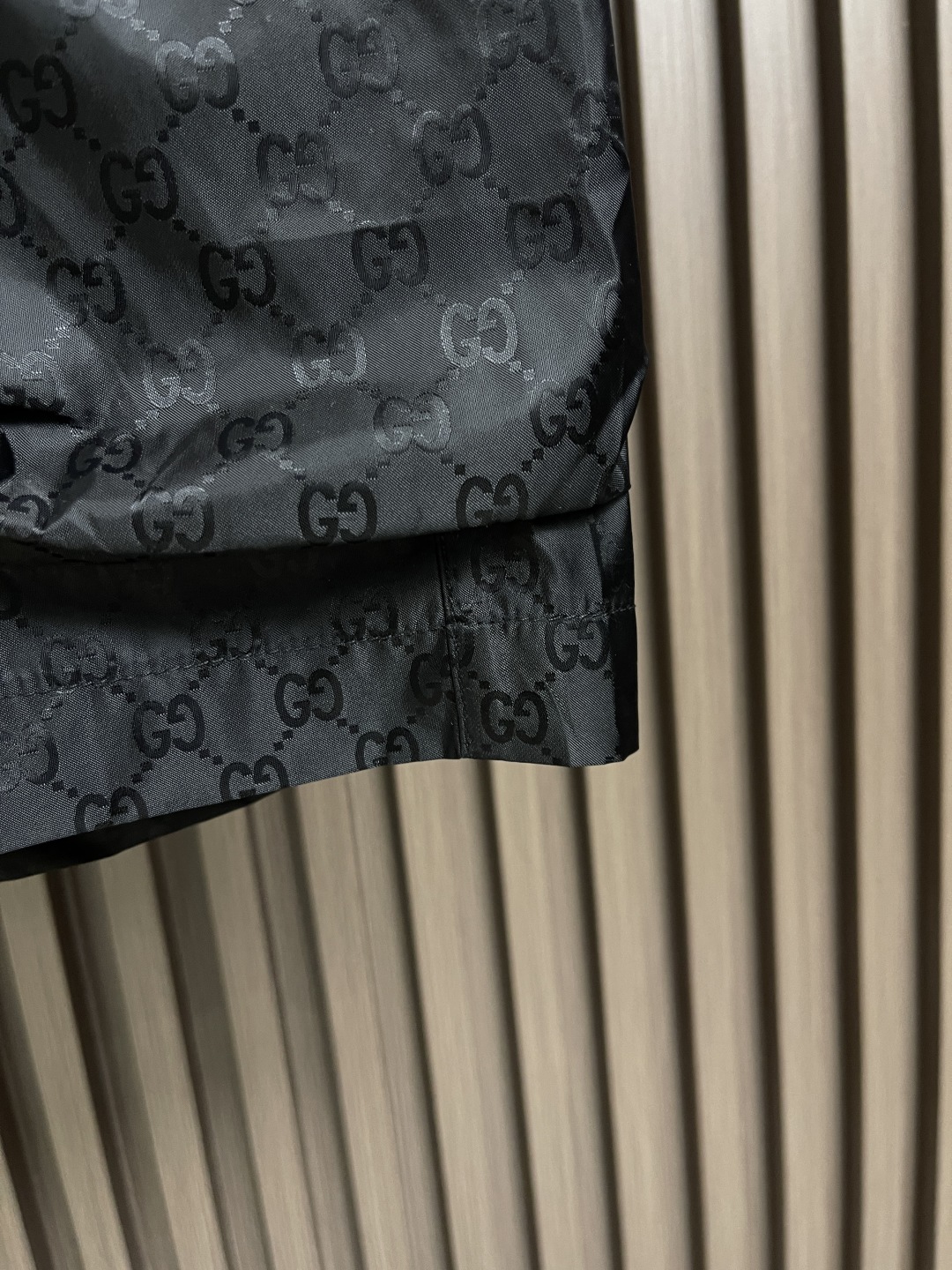 🛒🛒GUCCI 暗纹休闲双口袋短裤沙滩裤 客供订织gg设计 松紧腰 内抽绳 两侧口袋的设计 方便实用 整
