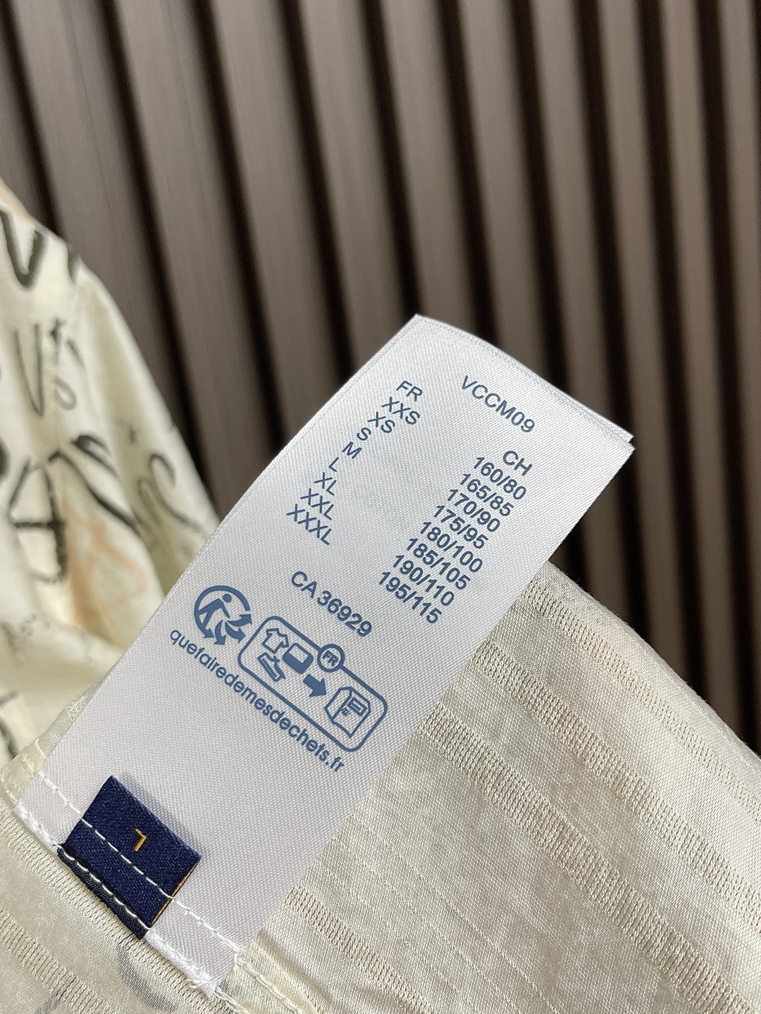 🛒🛒LV 2025ss春夏新款简素纹理夏日短袖衬衫，采用纹理丰富的 damoflage 提花面料塑造休闲