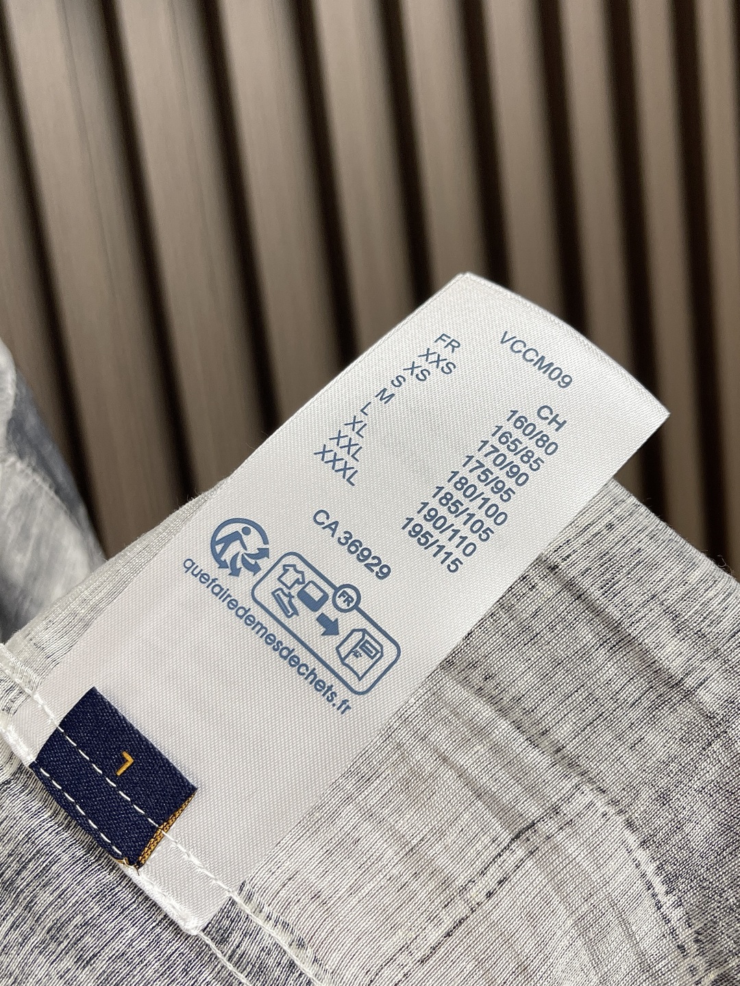 🛒🛒LV 2025ss春夏新款简素纹理夏日短袖衬衫，采用纹理丰富的 damoflage 提花面料塑造休闲