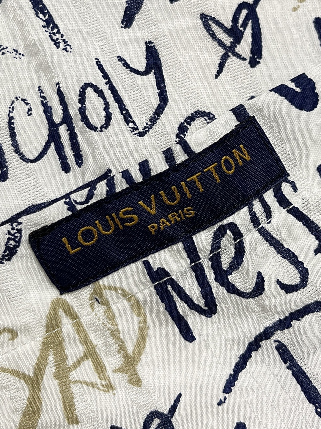 🛒🛒LV 2025ss春夏新款简素纹理夏日短袖衬衫，采用纹理丰富的 damoflage 提花面料塑造休闲