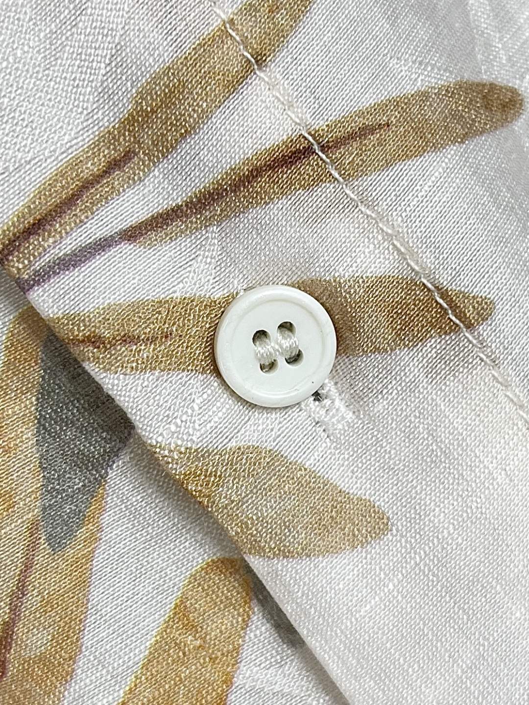 🛒🛒LV 2025ss春夏新款简素纹理夏日短袖衬衫，采用纹理丰富的 damoflage 提花面料塑造休闲
