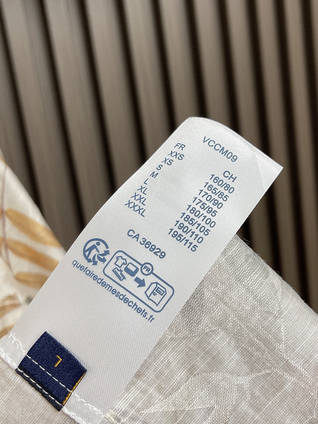 🛒🛒LV 2025ss春夏新款简素纹理夏日短袖衬衫，采用纹理丰富的 damoflage 提花面料塑造休闲