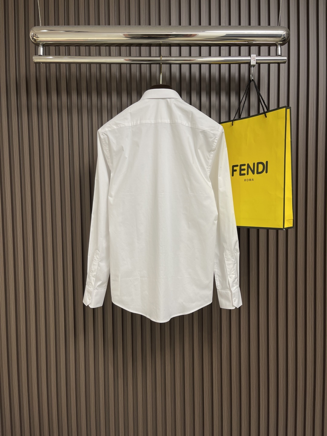 🛒🛒FENDI 男士丝质120支纯棉休闲长袖衬衫,这款衬衣潮流又高级,经典系列,很有气质又型的衬衫,深受
