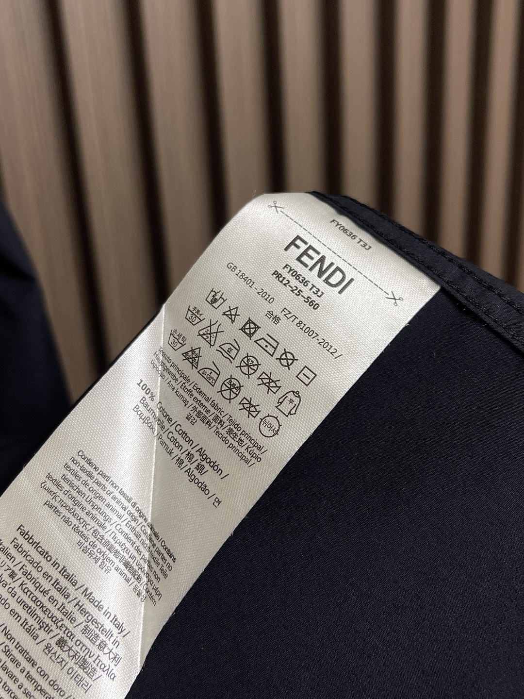 🛒🛒FENDI 男士丝质120支纯棉休闲长袖衬衫,这款衬衣潮流又高级,经典系列,很有气质又型的衬衫,深受