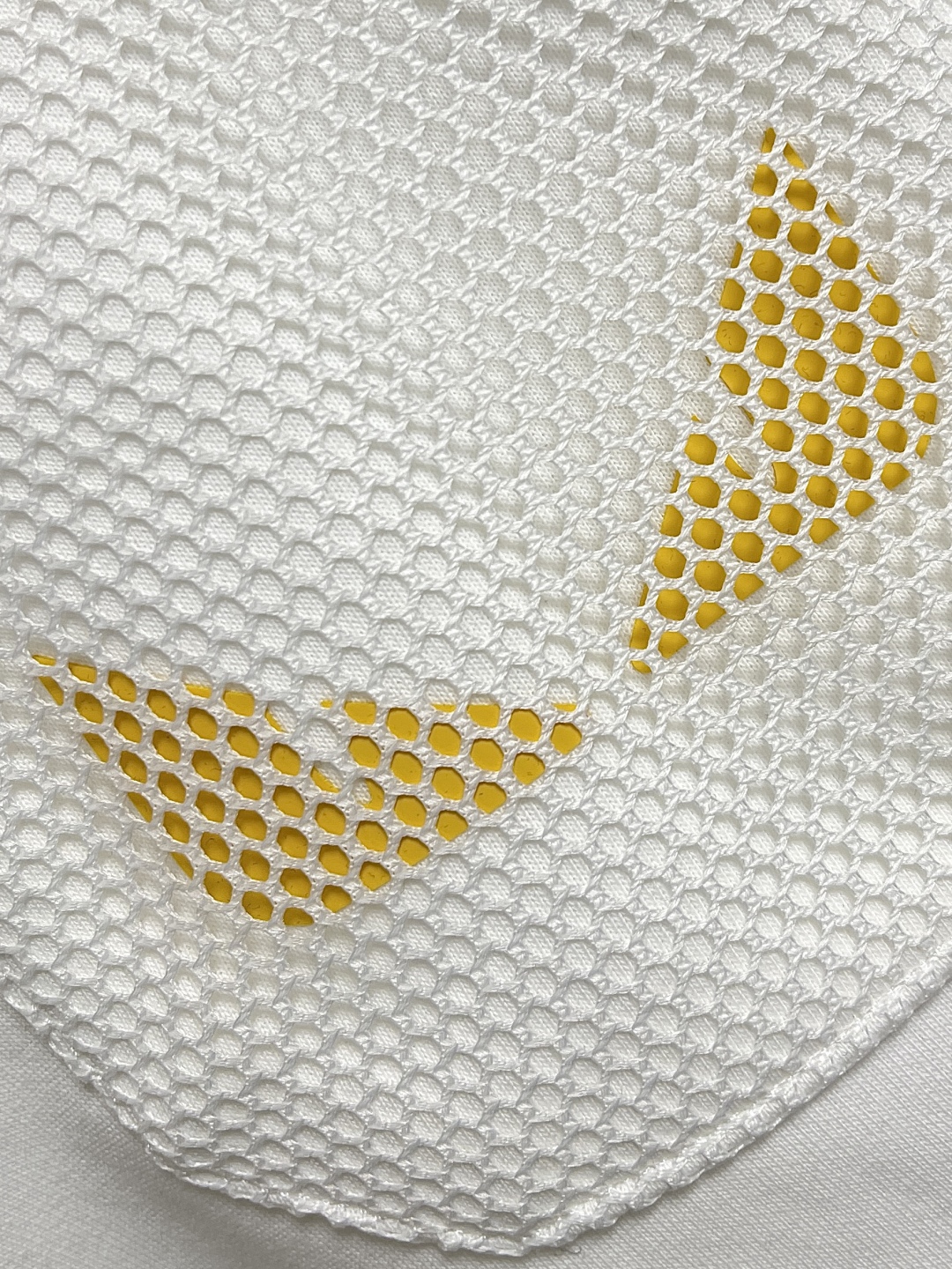 🛒🛒FENDI 网布百慕大短裤，本款短裤选用客供面料打造，380克重，网眼面料嵌饰，以小怪兽眼睛点缀，细