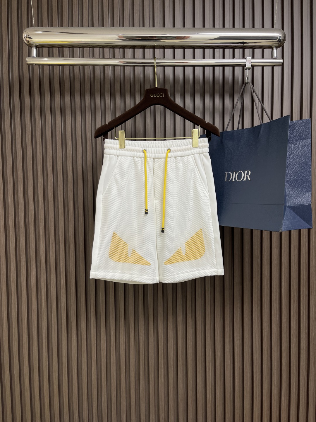 🛒🛒FENDI 网布百慕大短裤，本款短裤选用客供面料打造，380克重，网眼面料嵌饰，以小怪兽眼睛点缀，细
