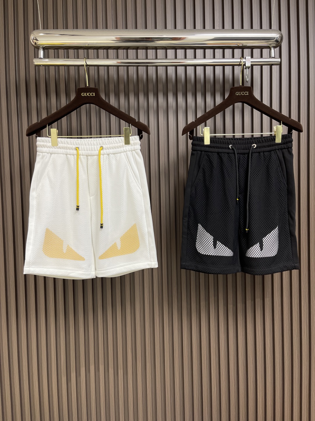 🛒🛒FENDI 网布百慕大短裤，本款短裤选用客供面料打造，380克重，网眼面料嵌饰，以小怪兽眼睛点缀，细