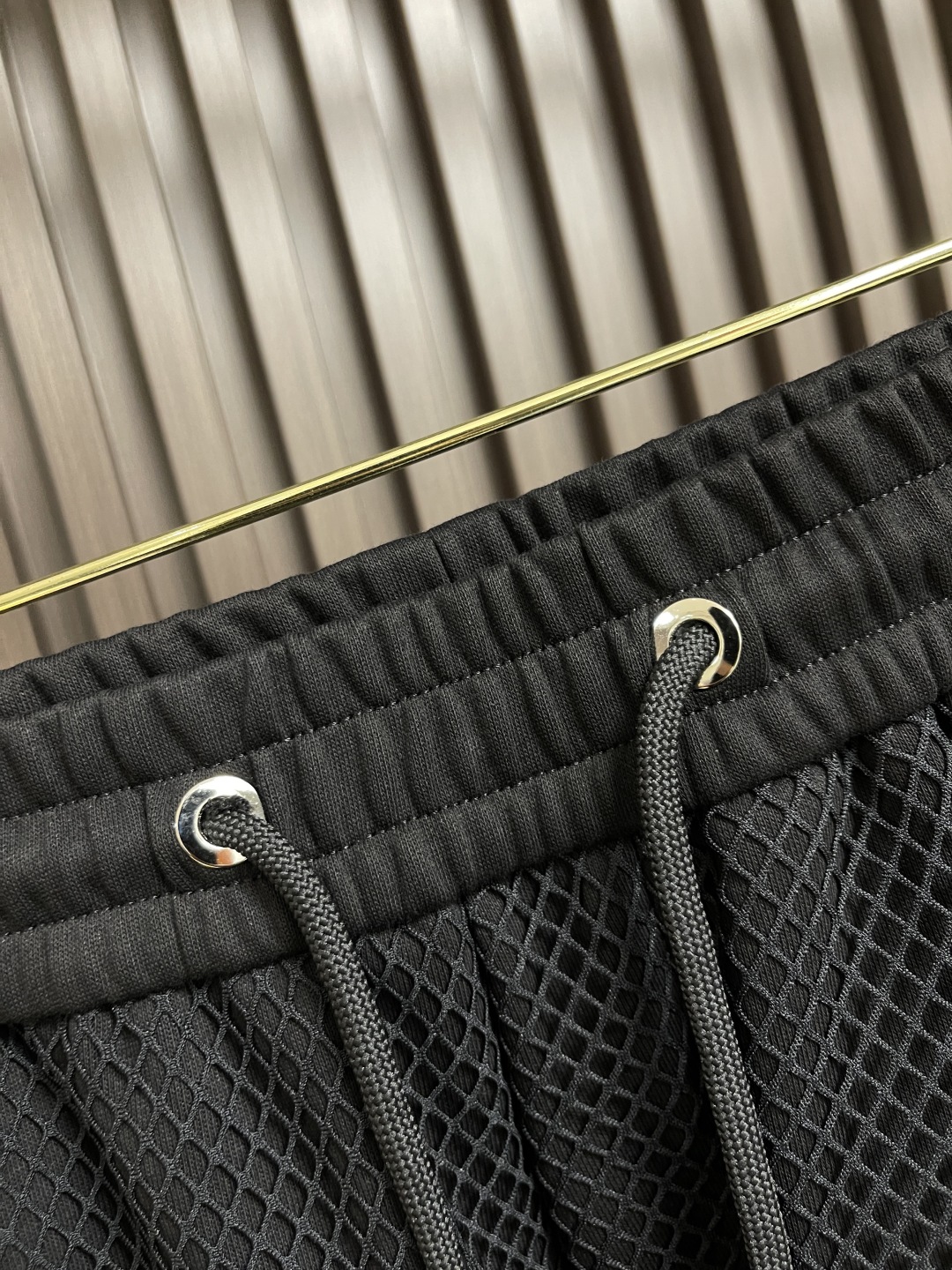 🛒🛒FENDI 网布百慕大短裤，本款短裤选用客供面料打造，380克重，网眼面料嵌饰，以小怪兽眼睛点缀，细