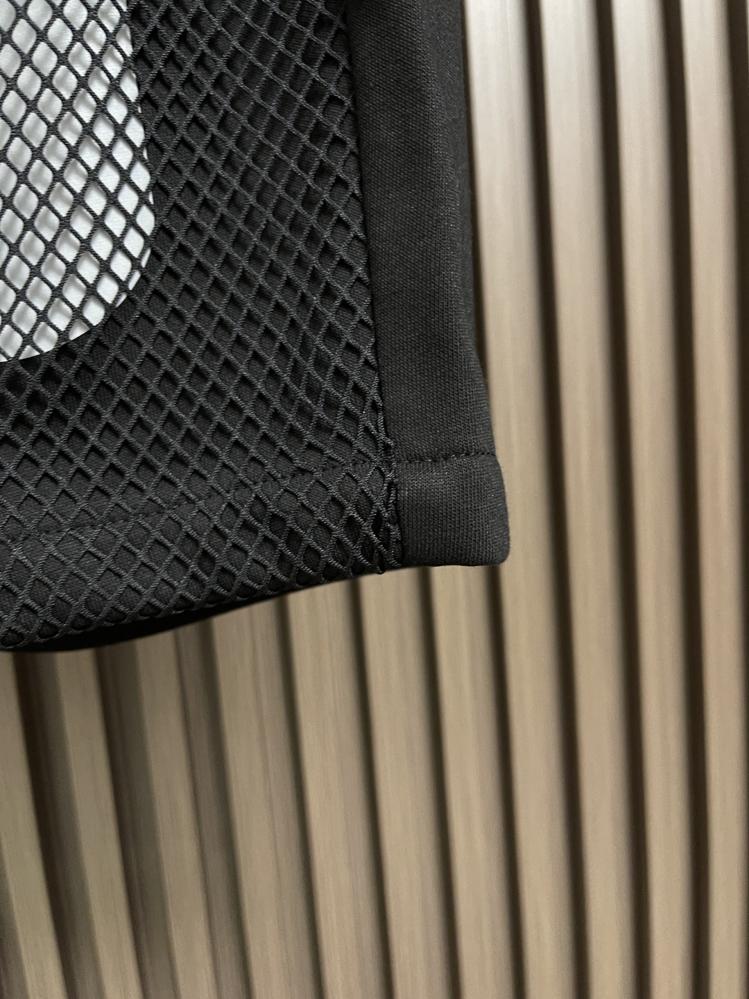 🛒🛒FENDI 网布百慕大短裤，本款短裤选用客供面料打造，380克重，网眼面料嵌饰，以小怪兽眼睛点缀，细
