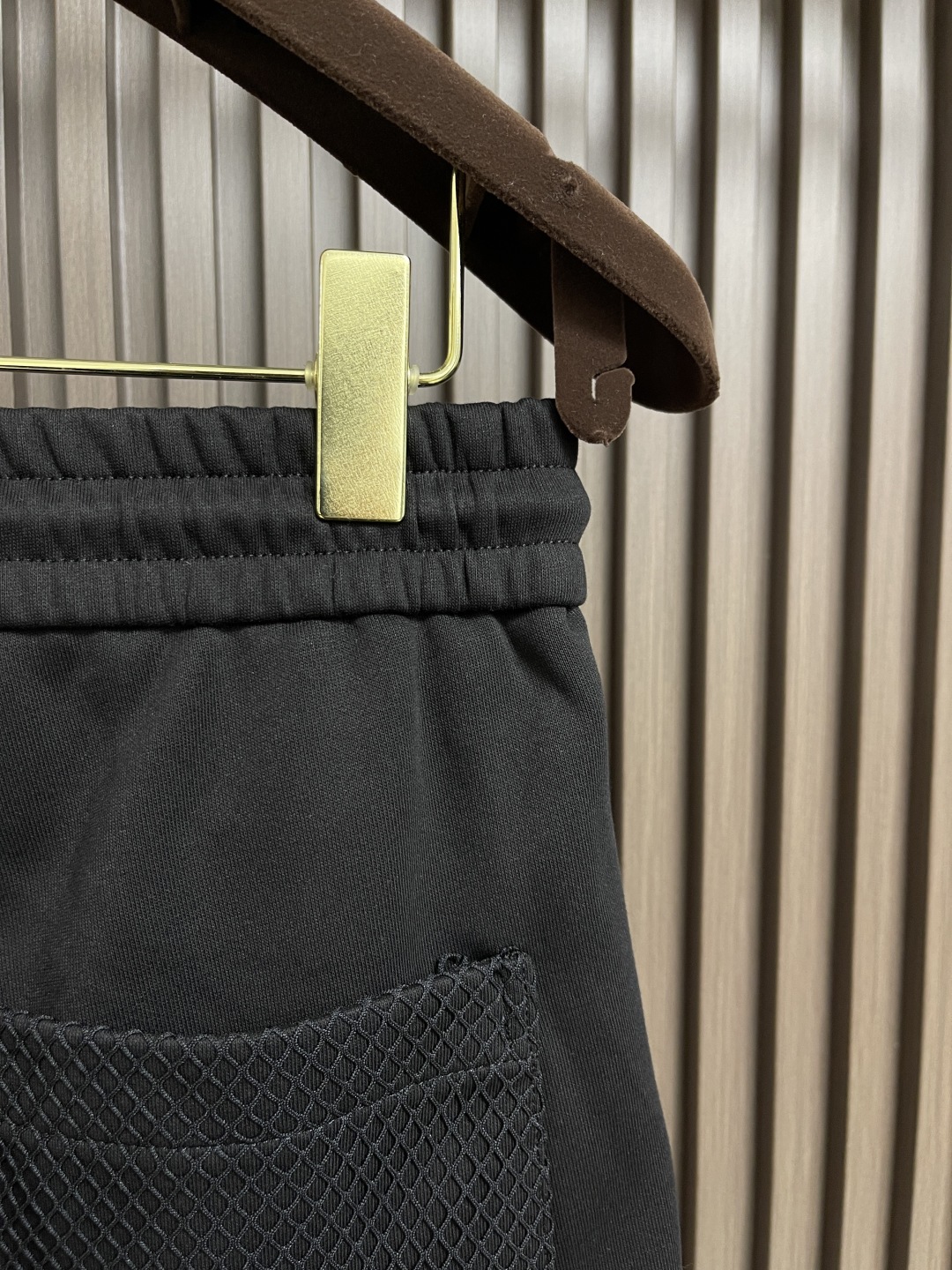 🛒🛒FENDI 网布百慕大短裤，本款短裤选用客供面料打造，380克重，网眼面料嵌饰，以小怪兽眼睛点缀，细