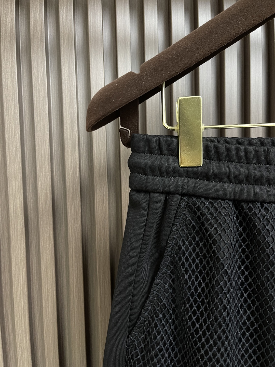 🛒🛒FENDI 网布百慕大短裤，本款短裤选用客供面料打造，380克重，网眼面料嵌饰，以小怪兽眼睛点缀，细