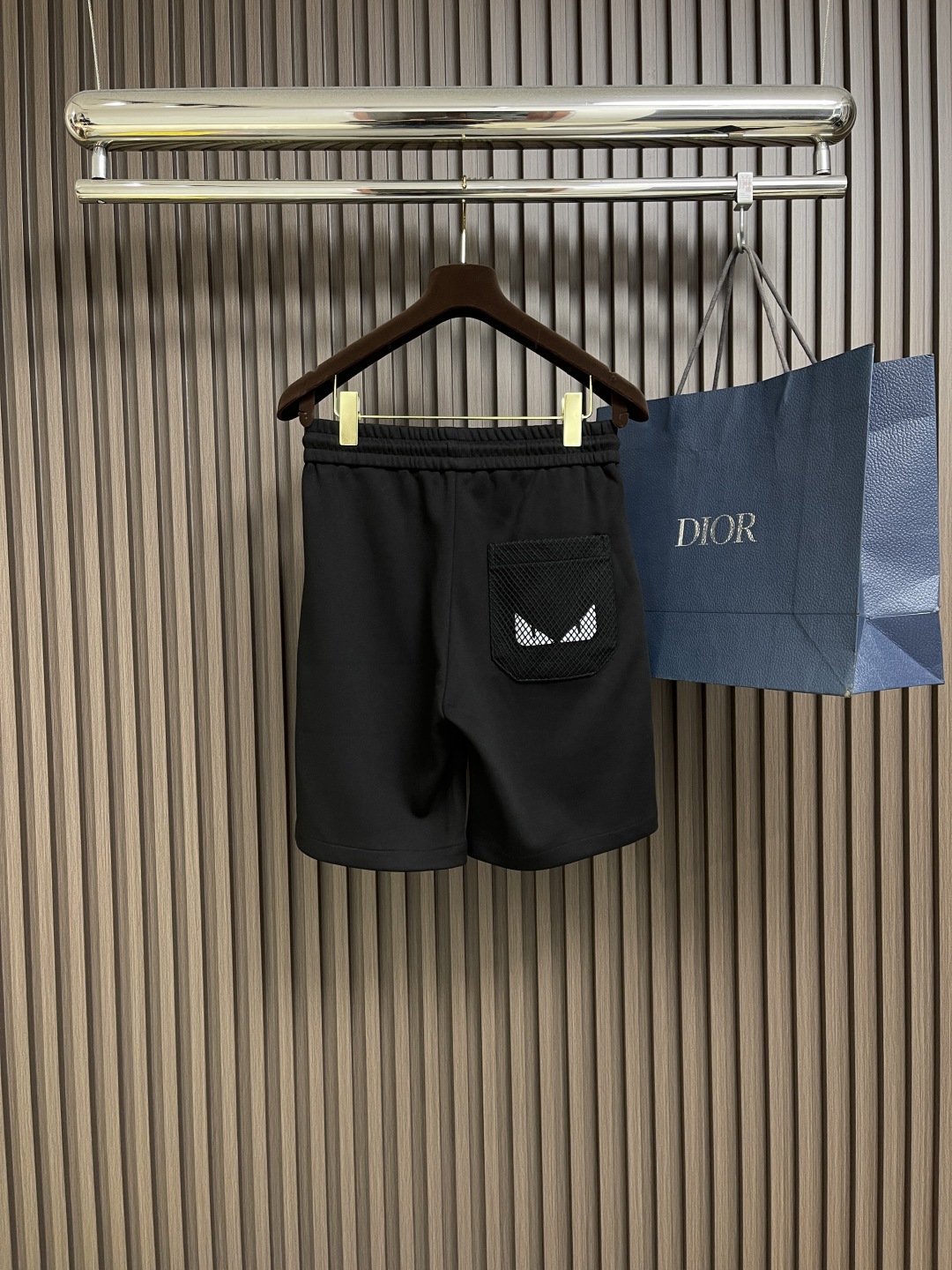 🛒🛒FENDI 网布百慕大短裤，本款短裤选用客供面料打造，380克重，网眼面料嵌饰，以小怪兽眼睛点缀，细