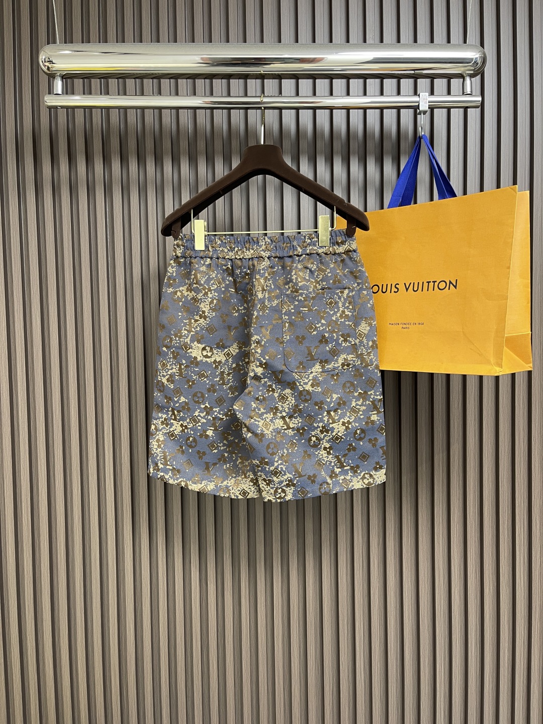 🛒🛒LV 2025ss扎染挂毯图案夏威夷牛仔短裤，男女日常通勤穿搭必备单品，98％棉 2％弹力纤维牛仔面